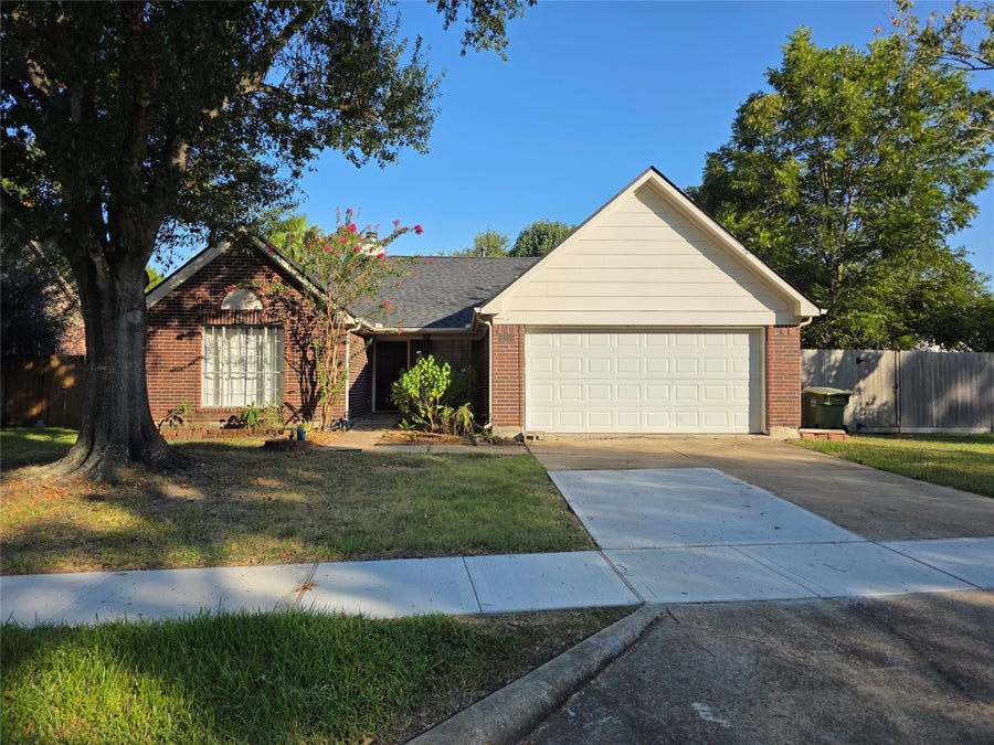Property photo for 2215 Lady Leslie Lane, Pearland, TX