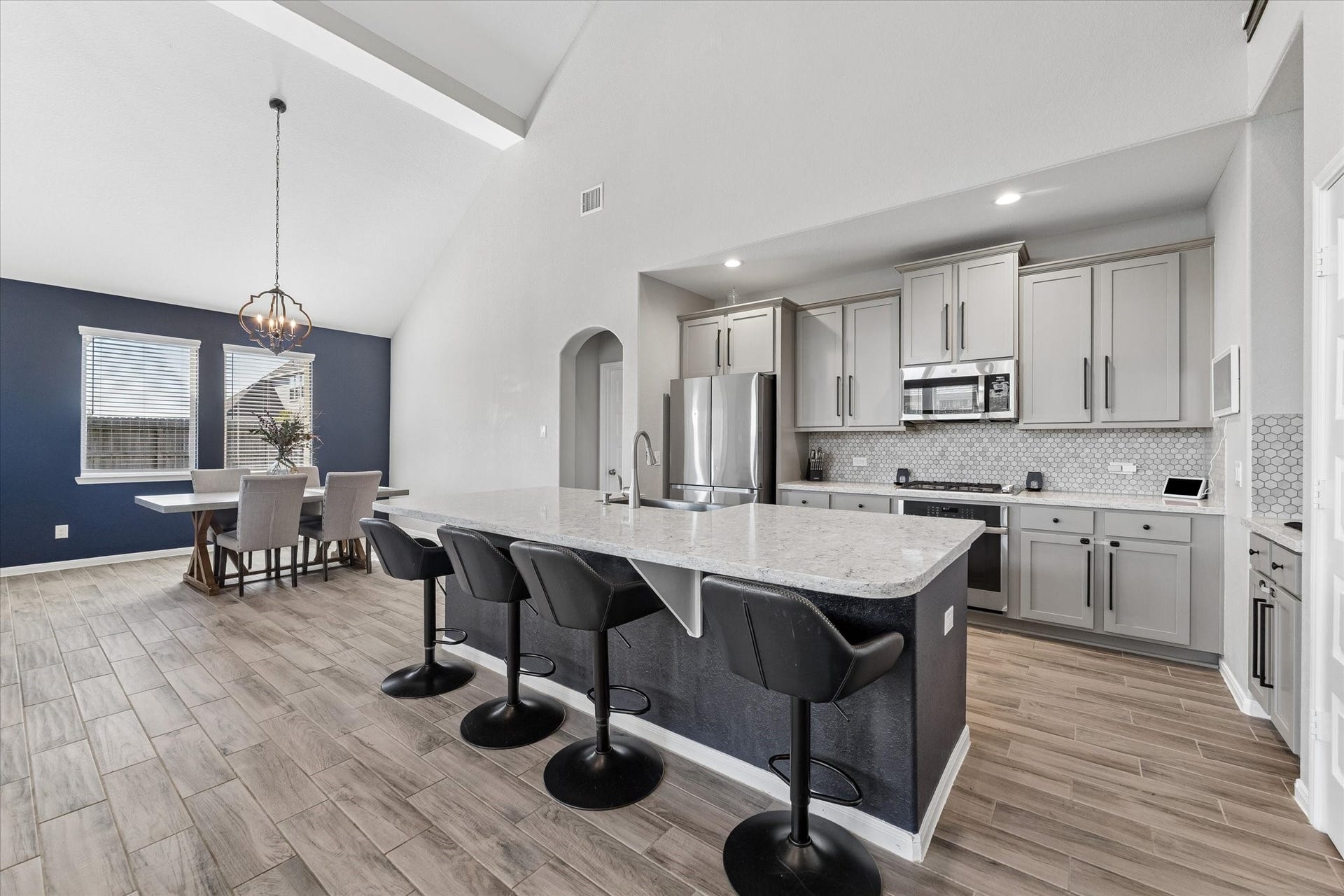 14918 Lake Shore Avenue, Mont Belvieu, TX 77523 The adjoining dining area keeps meals close at hand, while the island offers additional seating for quick breakfasts and easy conversation.