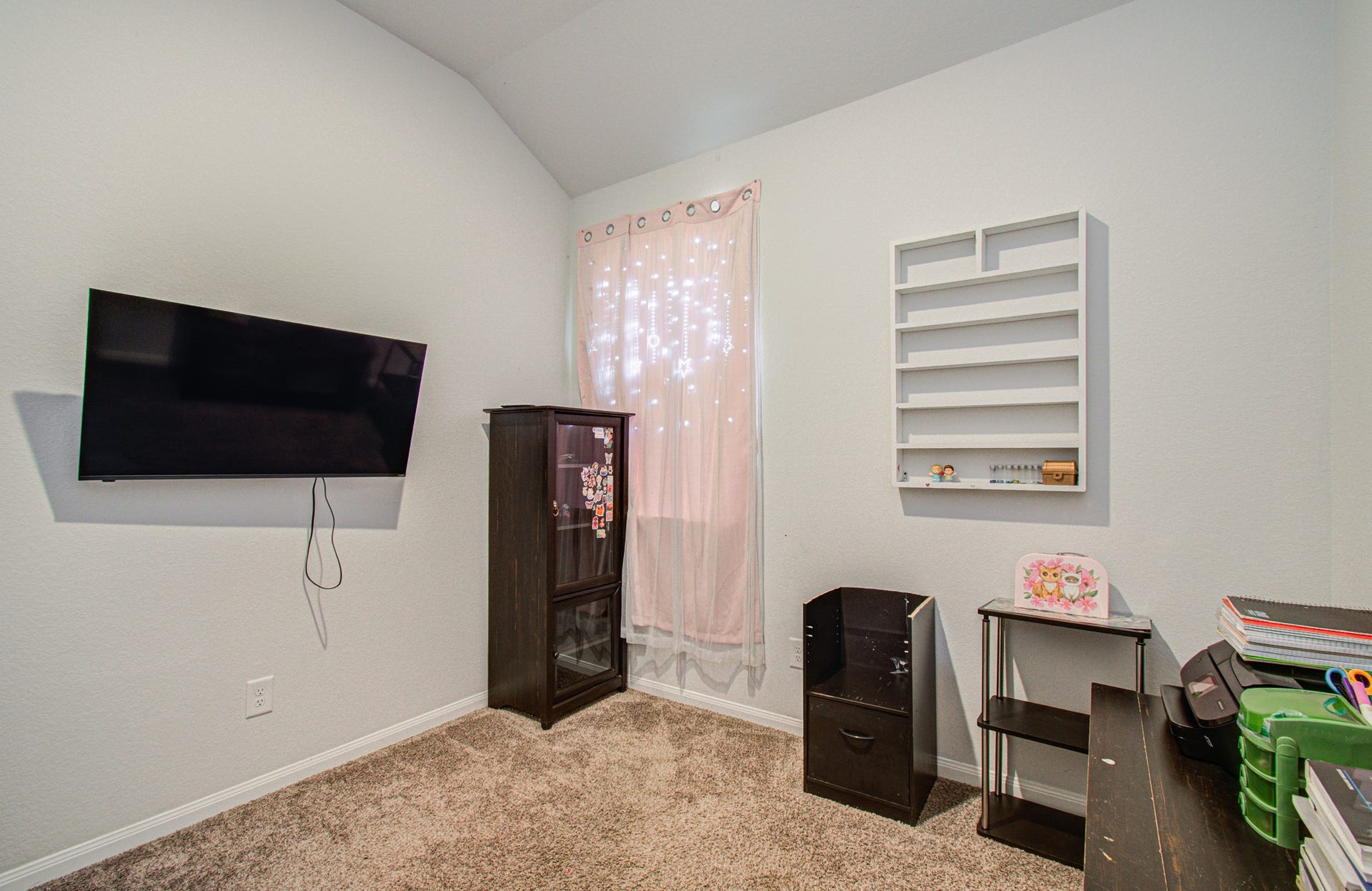 11064 Patriot Court, Cleveland, TX 77328 Cozy secondary bedroom, perfect for a home office or study space.