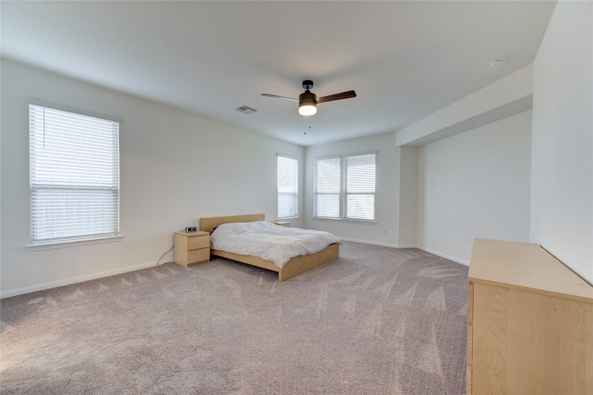 4922 Lucky Fawn Lane, Richmond, TX 77406 Primary Bedroom has lake views