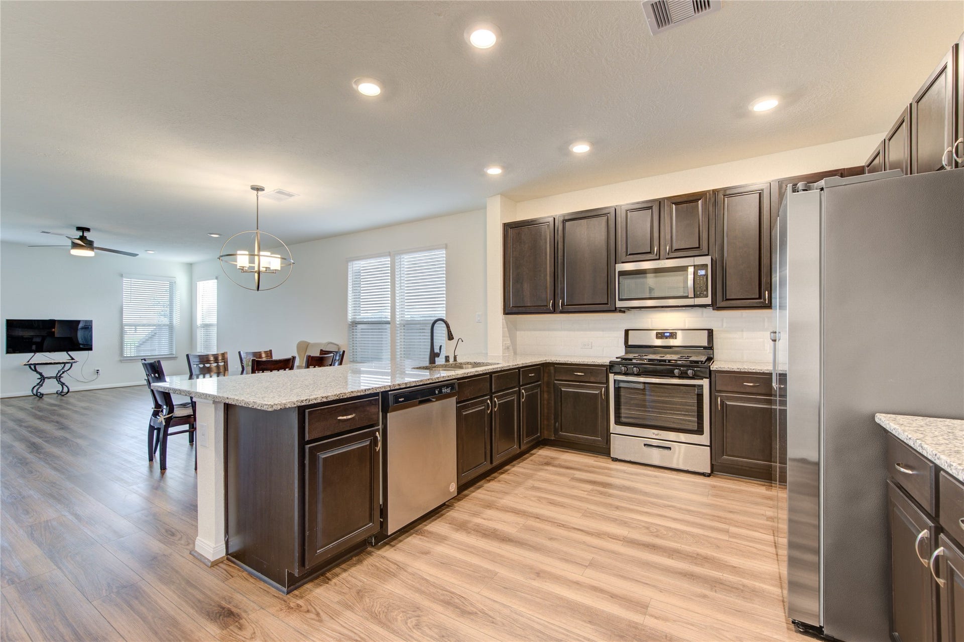 4922 Lucky Fawn Lane, Richmond, TX 77406 Kitchen is spacious