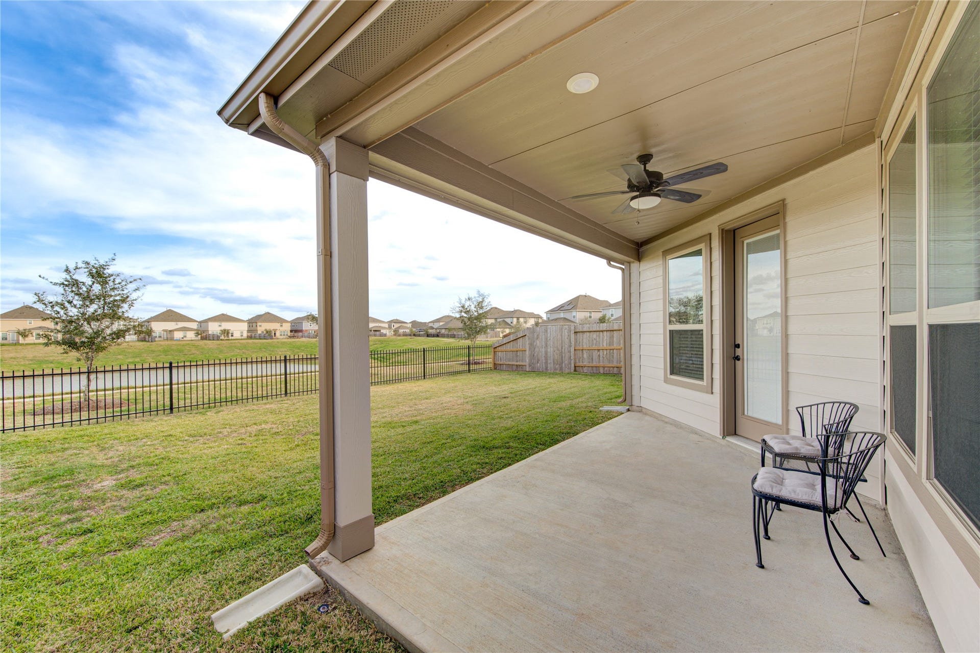 4922 Lucky Fawn Lane, Richmond, TX 77406 Relax at this amazing view.