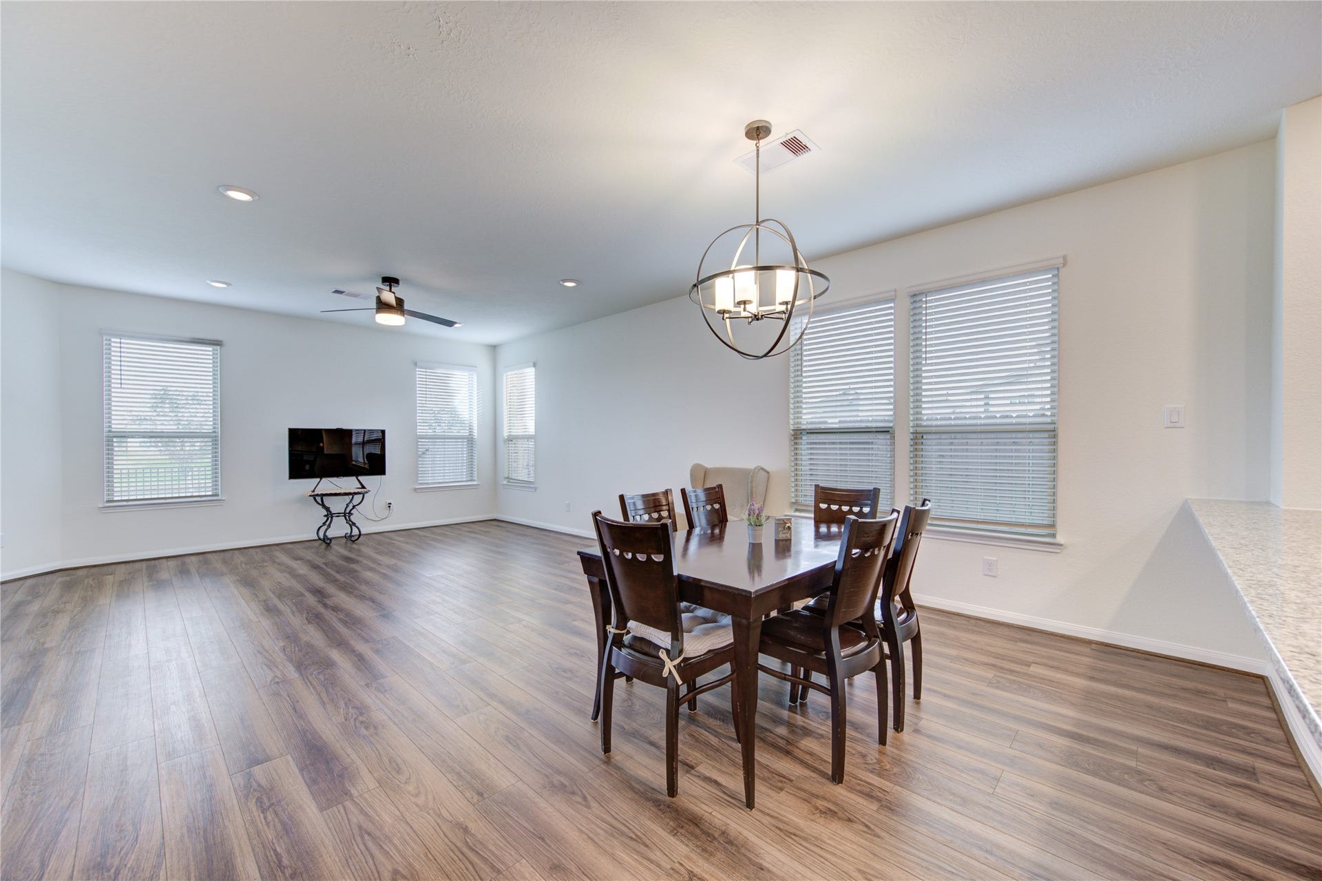 4922 Lucky Fawn Lane, Richmond, TX 77406 Big living room