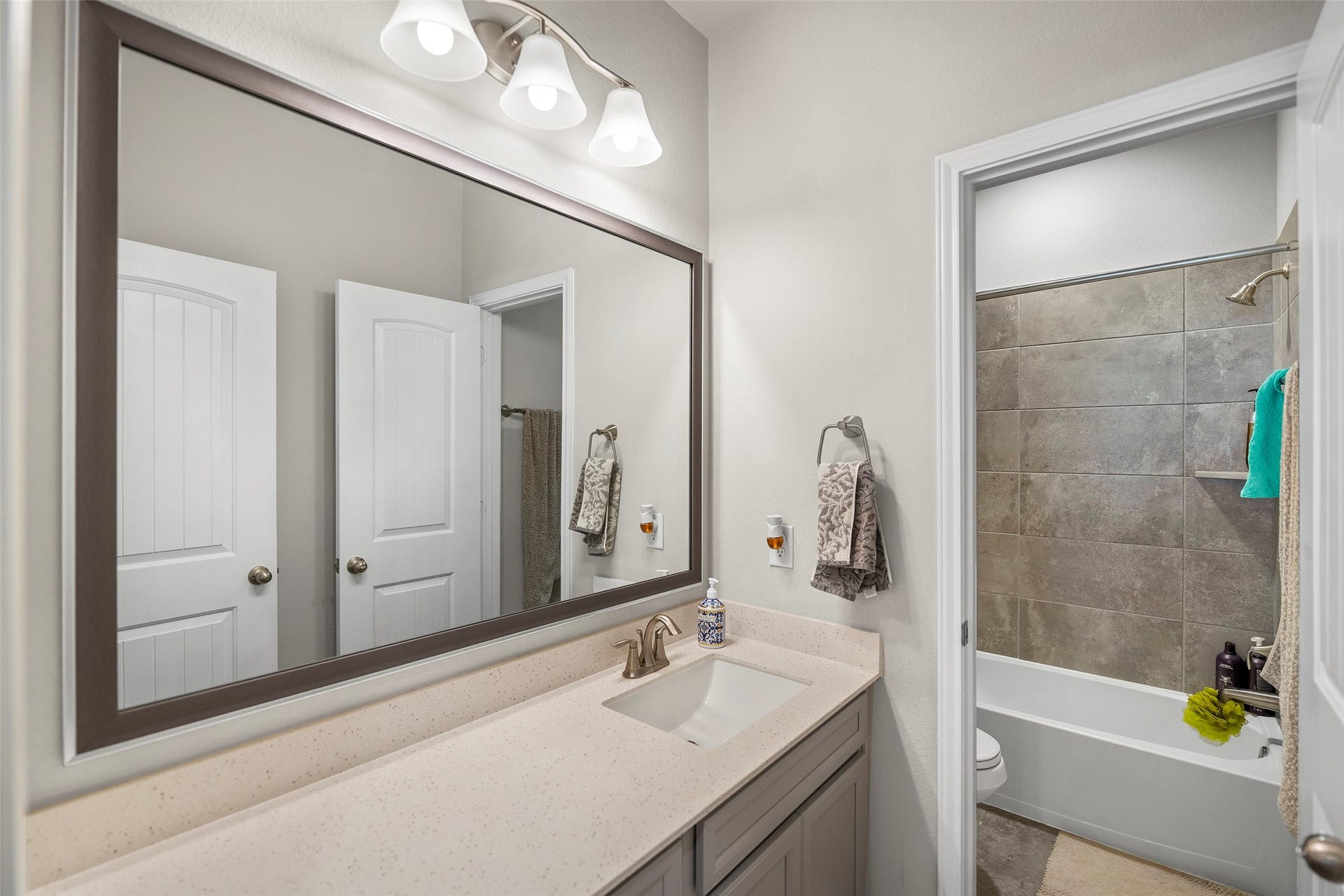 10810 Carolina Willow Court, Cypress, TX 77433 Full bathroom with a generous vanity and clean, bright finishes.
