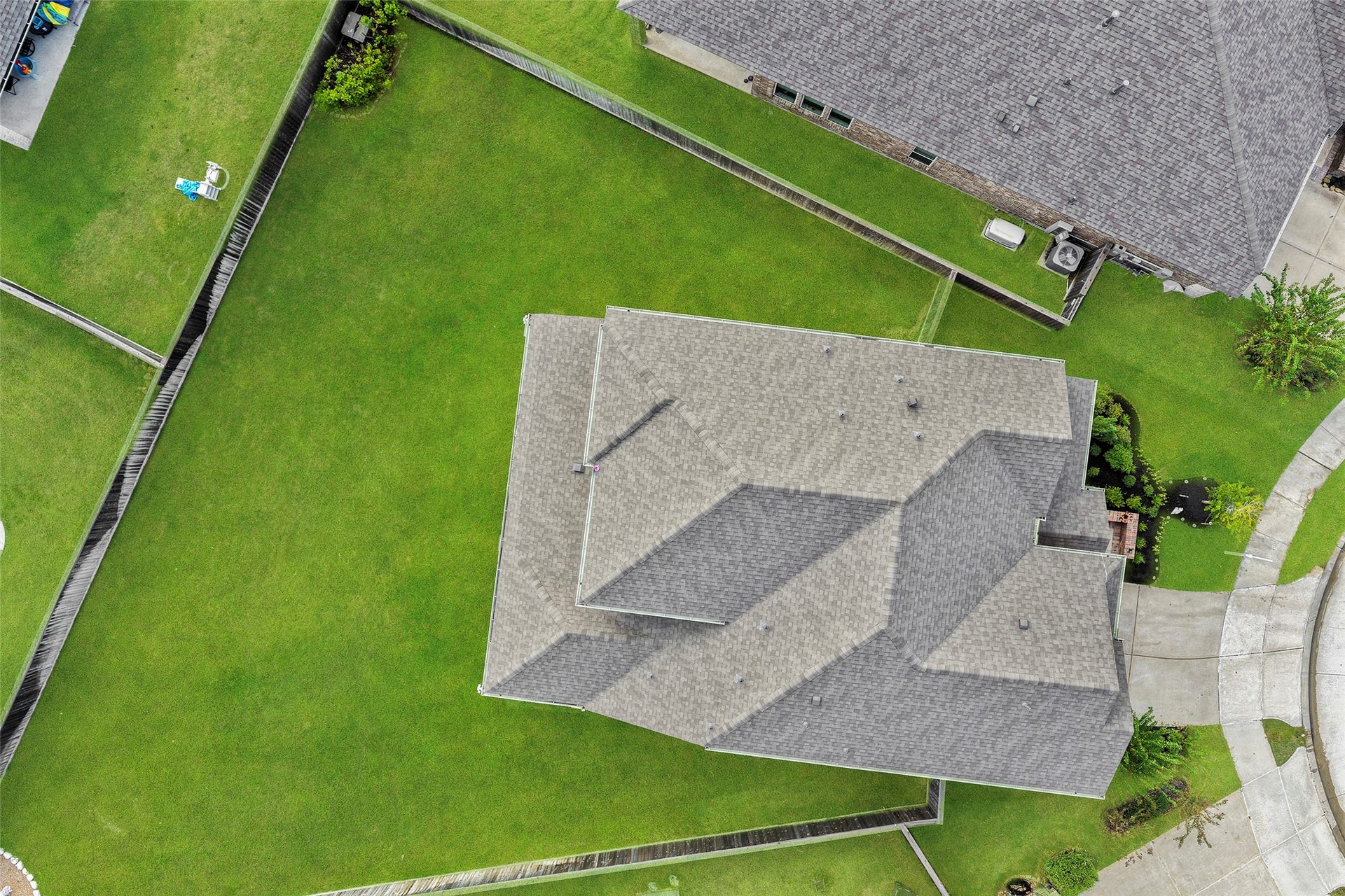 10810 Carolina Willow Court, Cypress, TX 77433 Aerial view highlighting the home and spacious cul-de-sac lot.