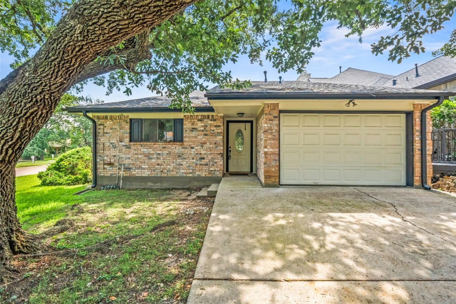 Property photo for 101 Fairway View Lane, Montgomery, TX