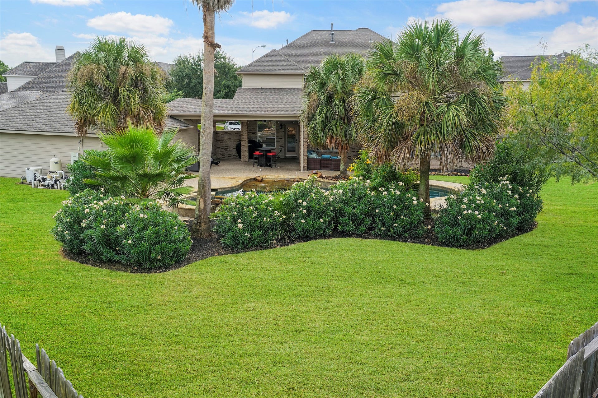 17415 Old Court Drive, Tomball, TX 77377 Oversized lot, look at all that grass!