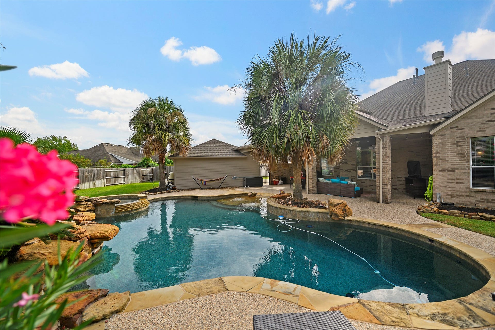 17415 Old Court Drive, Tomball, TX 77377 Welcome to your Backyard Oasis!