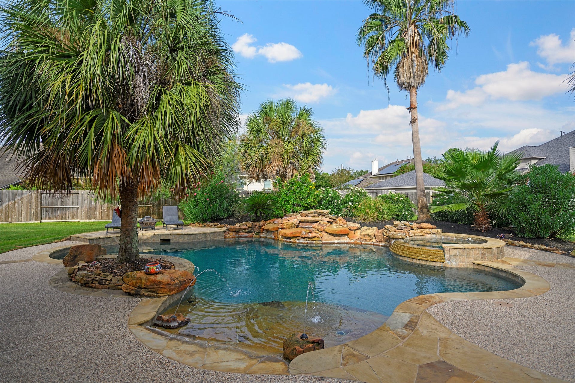 17415 Old Court Drive, Tomball, TX 77377 STUNNING POOL!!!