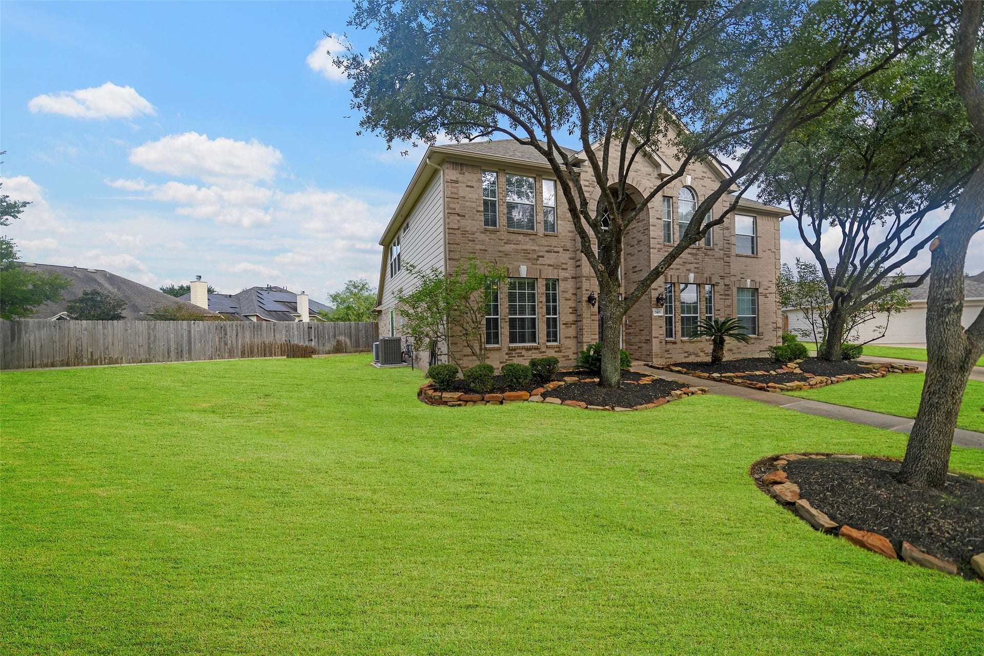 17415 Old Court Drive, Tomball, TX 77377 Look at that large front yard!