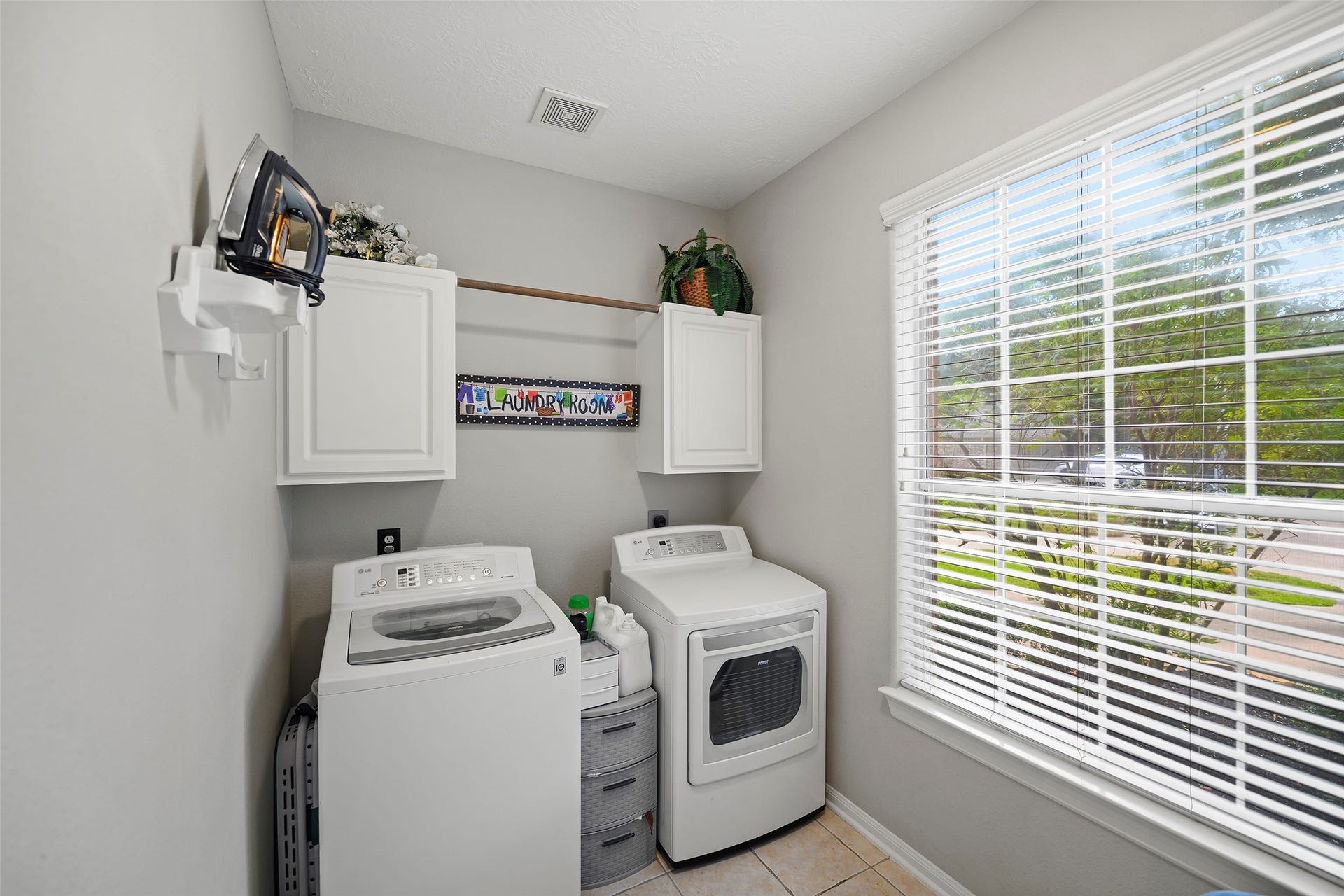 17415 Old Court Drive, Tomball, TX 77377 Laundry Room