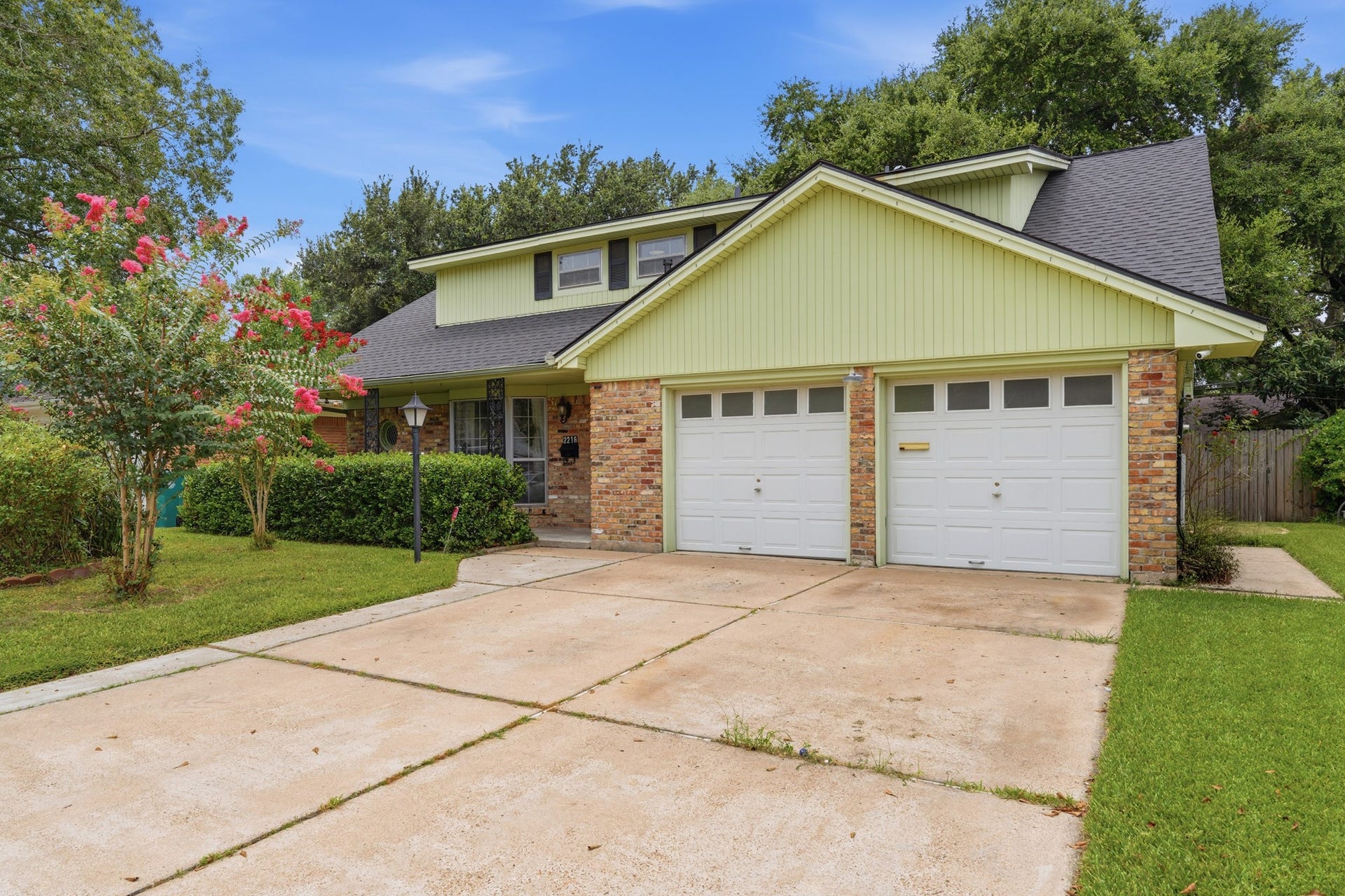 2216 Peach Lane, Pasadena, TX 77502 Welcome home to this warm and inviting two story home!