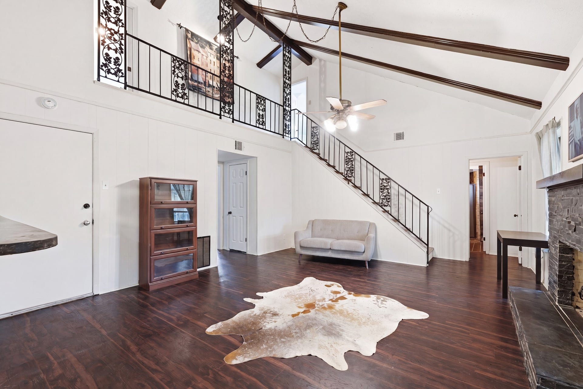 2216 Peach Lane, Pasadena, TX 77502 Gorgeous wrought iron railing