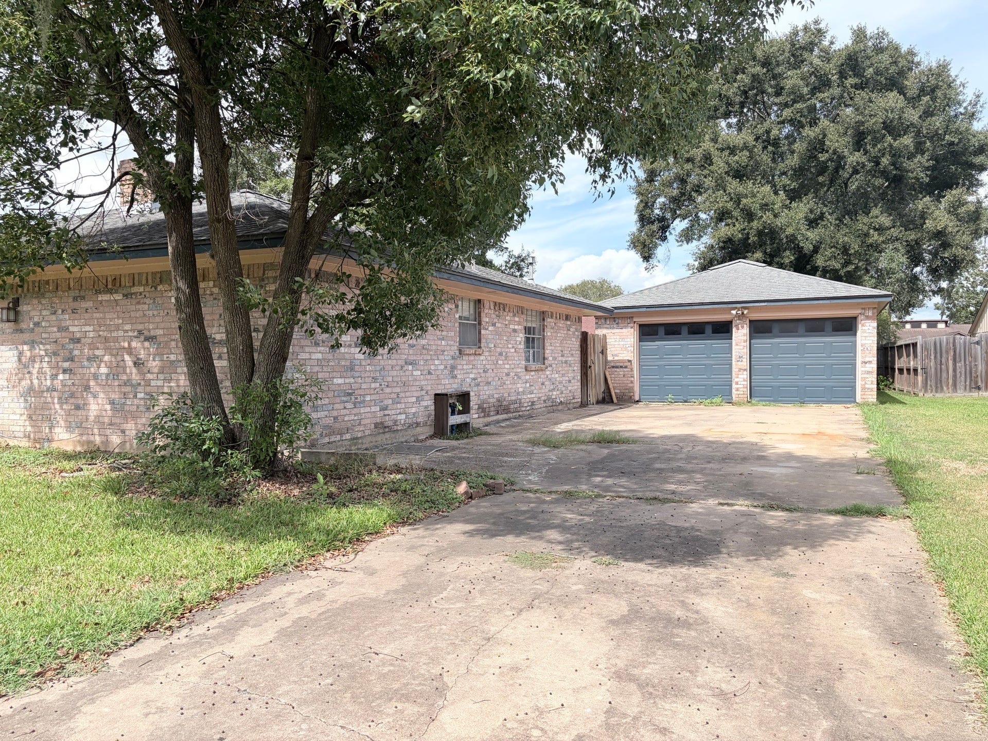 350 S Amherst Drive, West Columbia, TX 77486 350 S Amherst Drive, West Columbia, TX 77486