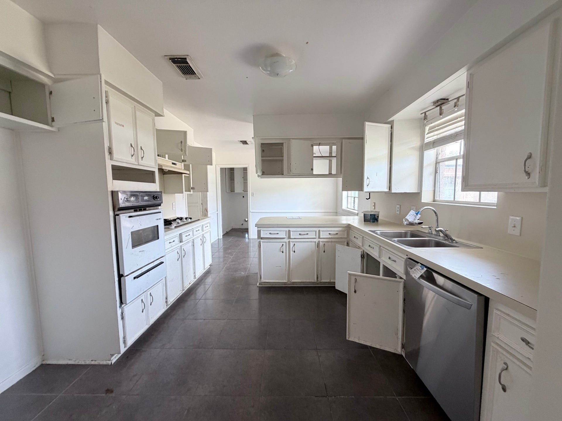 350 S Amherst Drive, West Columbia, TX 77486 350 S Amherst Drive, West Columbia, TX 77486