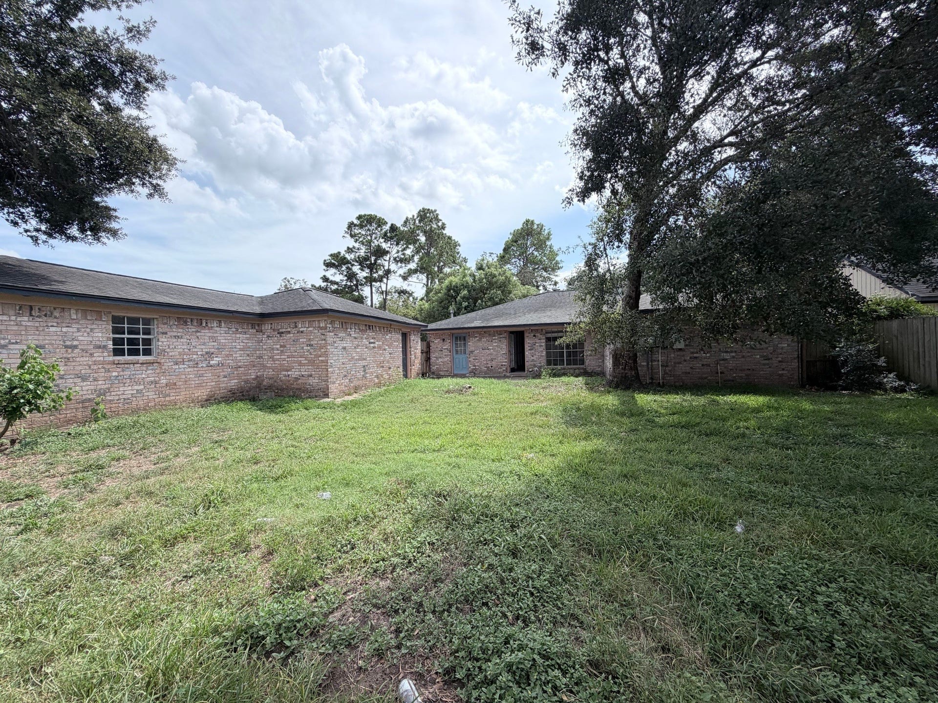 350 S Amherst Drive, West Columbia, TX 77486 350 S Amherst Drive, West Columbia, TX 77486