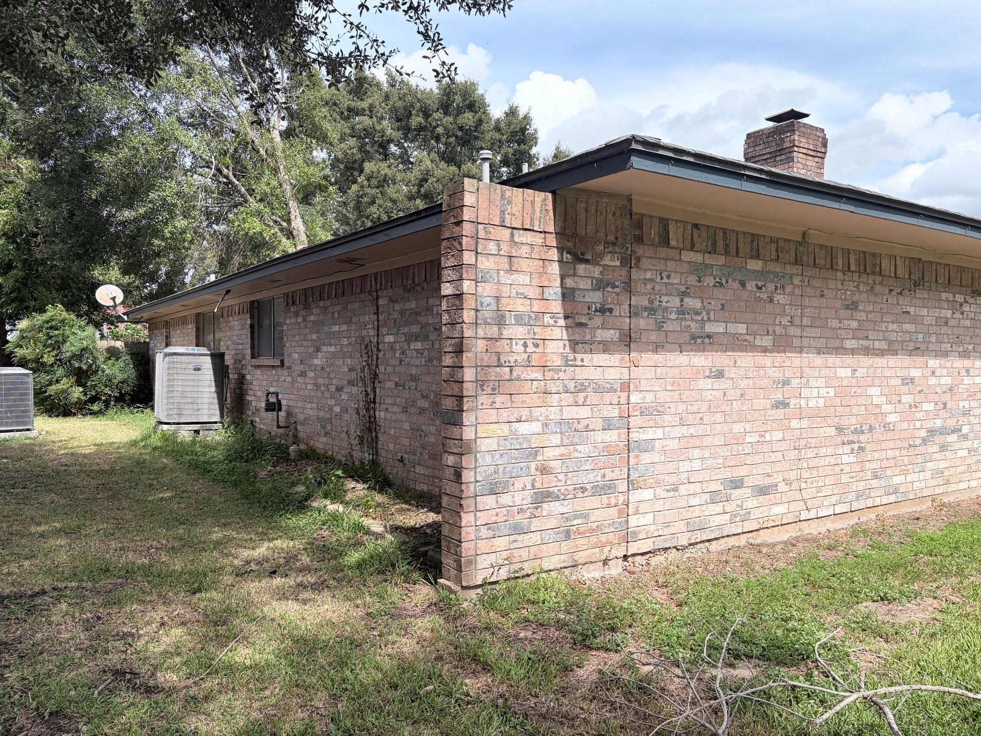 350 S Amherst Drive, West Columbia, TX 77486 350 S Amherst Drive, West Columbia, TX 77486