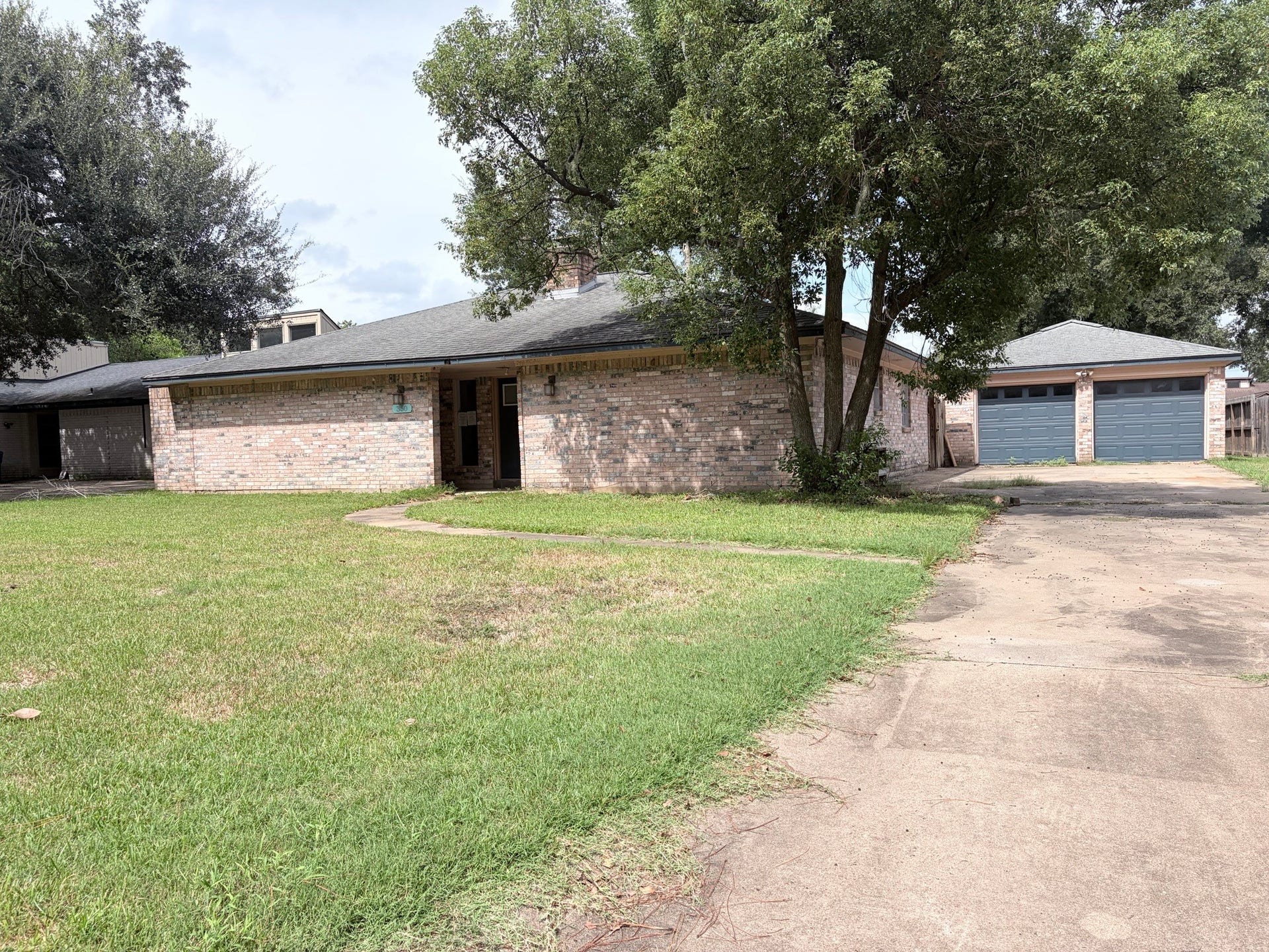 350 S Amherst Drive, West Columbia, TX 77486 350 S Amherst Drive, West Columbia, TX 77486