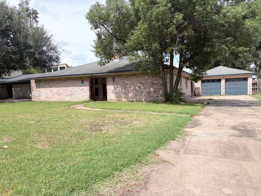Property photo for 350 S Amherst Drive, West Columbia, TX