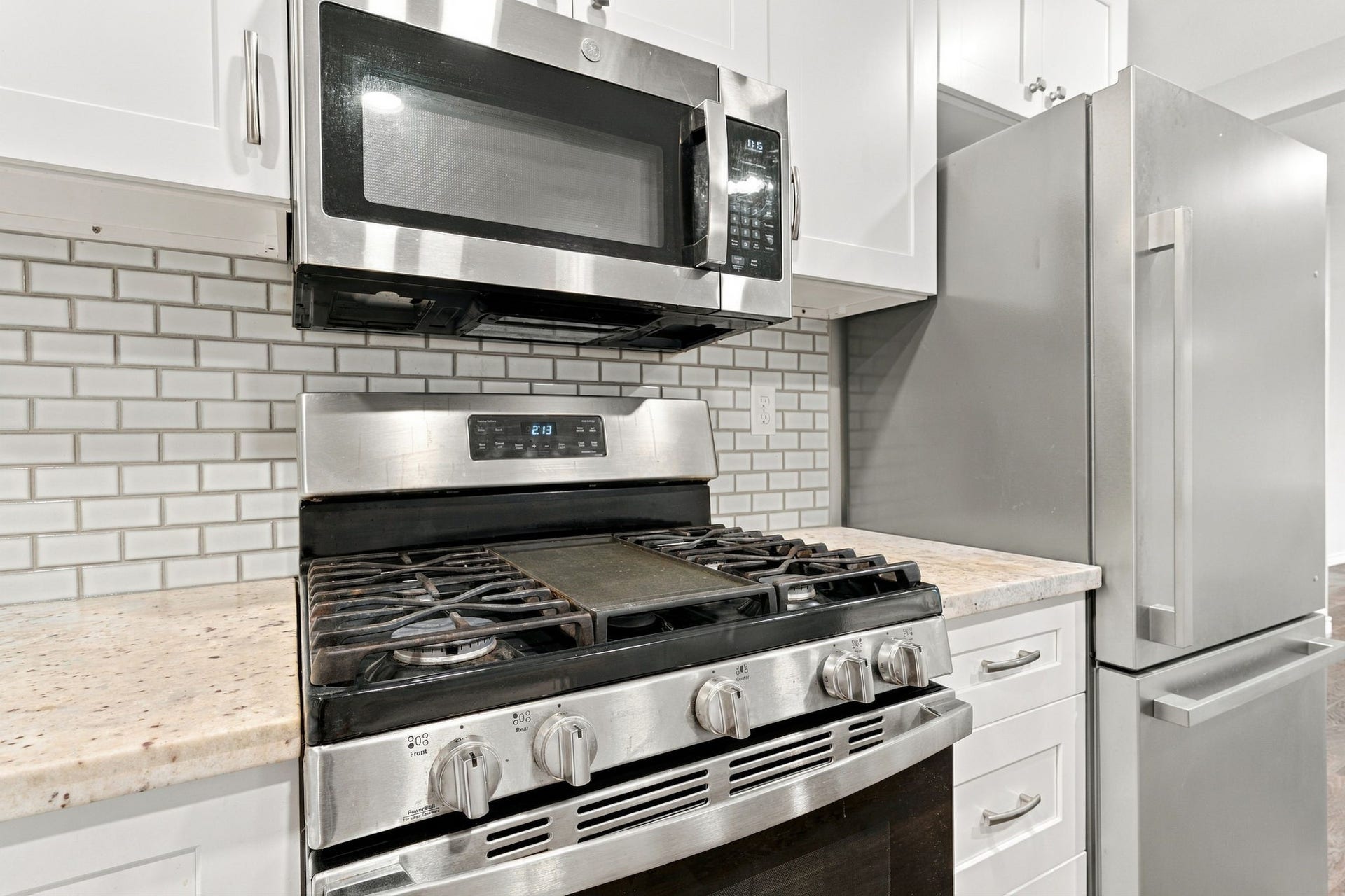 5747 Thrush Drive, Houston, TX 77033 5747 Thrush Drive, Houston, TX 77033