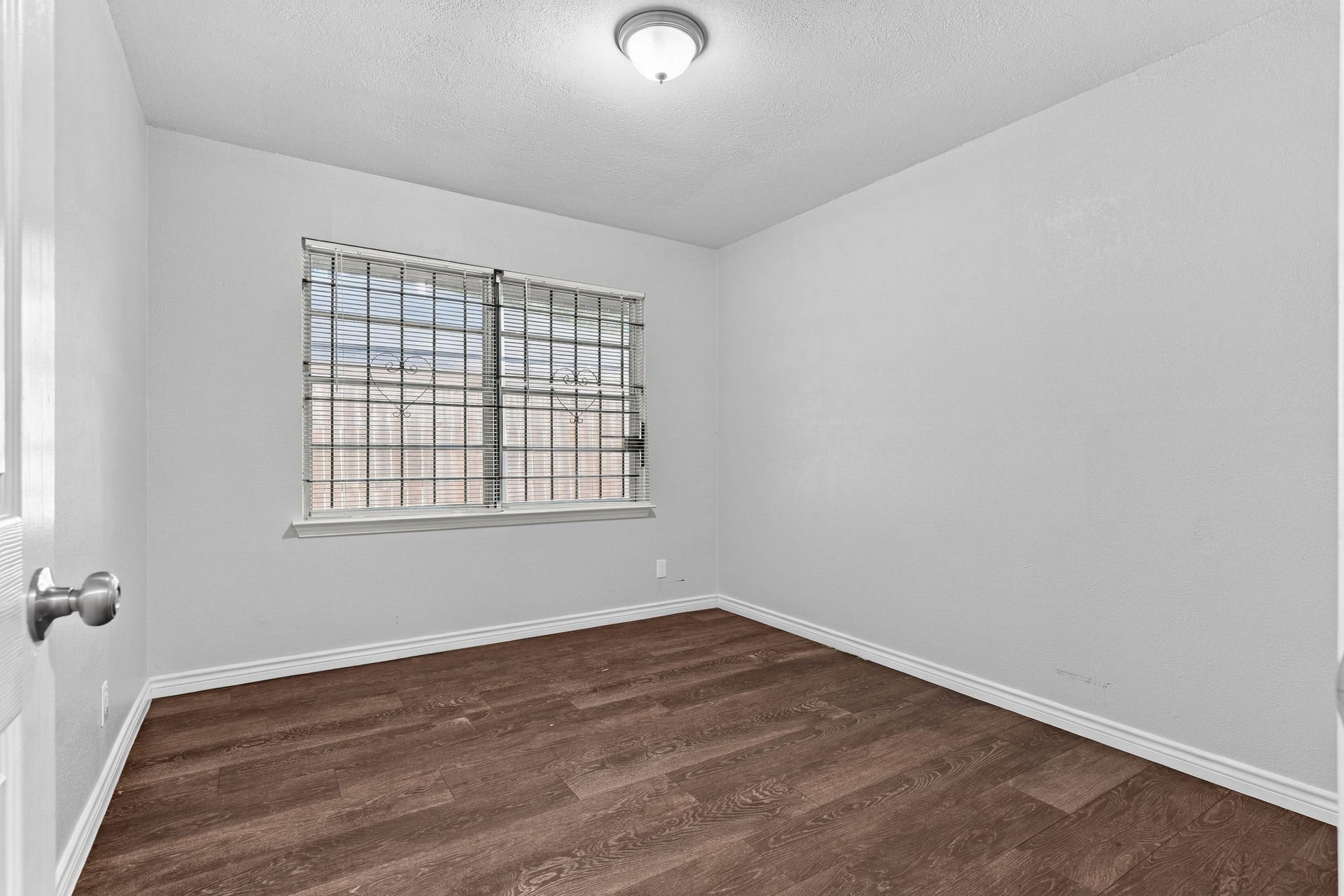 5747 Thrush Drive, Houston, TX 77033 5747 Thrush Drive, Houston, TX 77033
