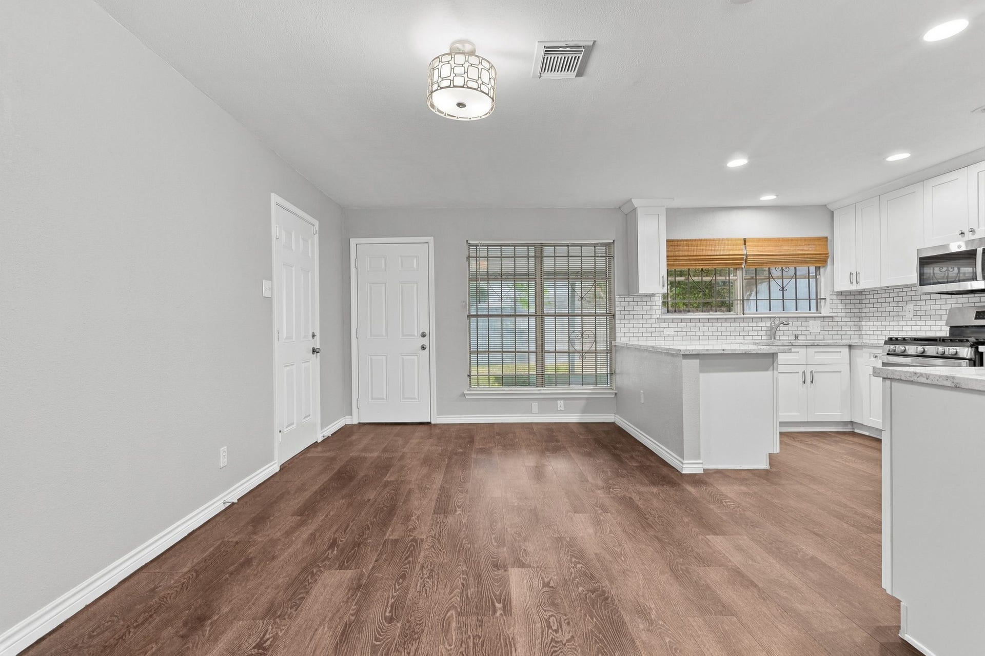 5747 Thrush Drive, Houston, TX 77033 5747 Thrush Drive, Houston, TX 77033