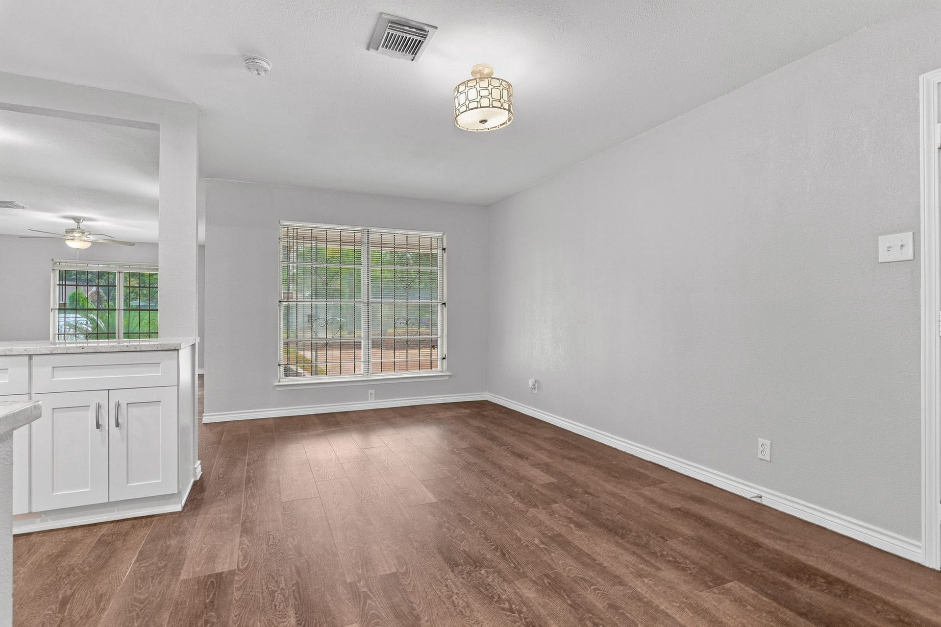 5747 Thrush Drive, Houston, TX 77033 5747 Thrush Drive, Houston, TX 77033