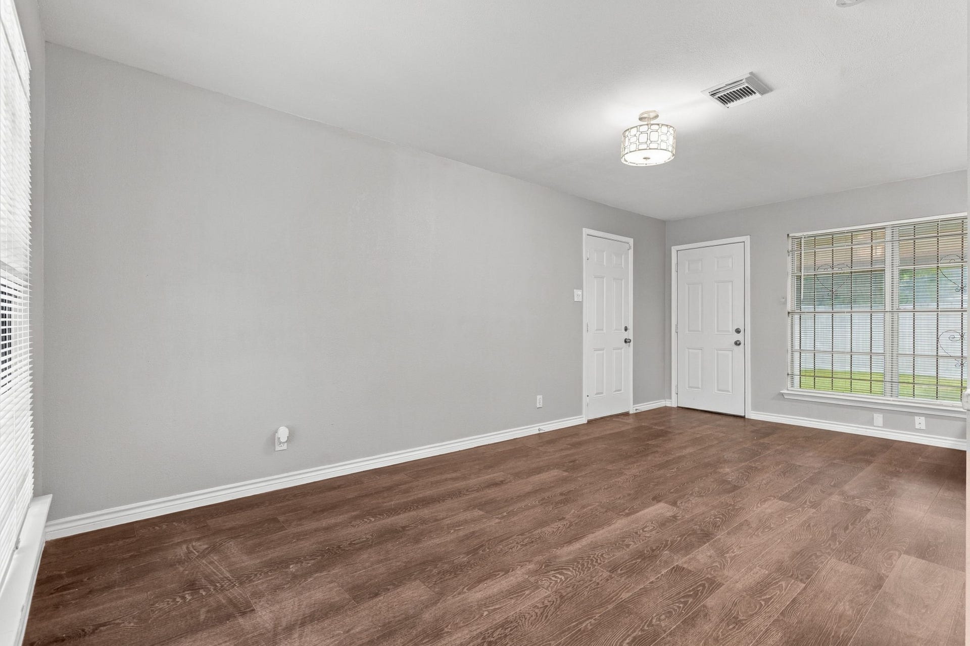 5747 Thrush Drive, Houston, TX 77033 5747 Thrush Drive, Houston, TX 77033
