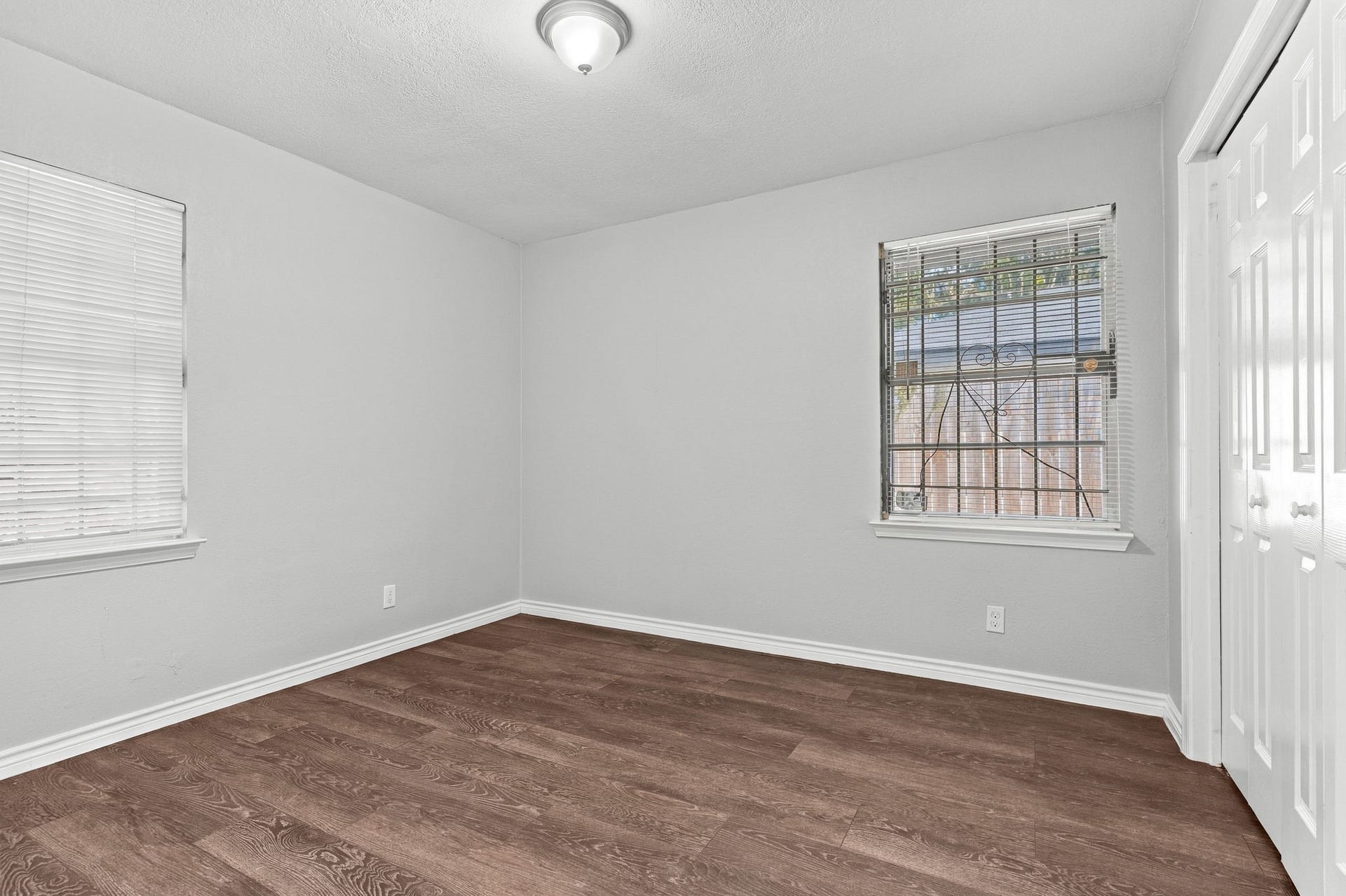 5747 Thrush Drive, Houston, TX 77033 5747 Thrush Drive, Houston, TX 77033