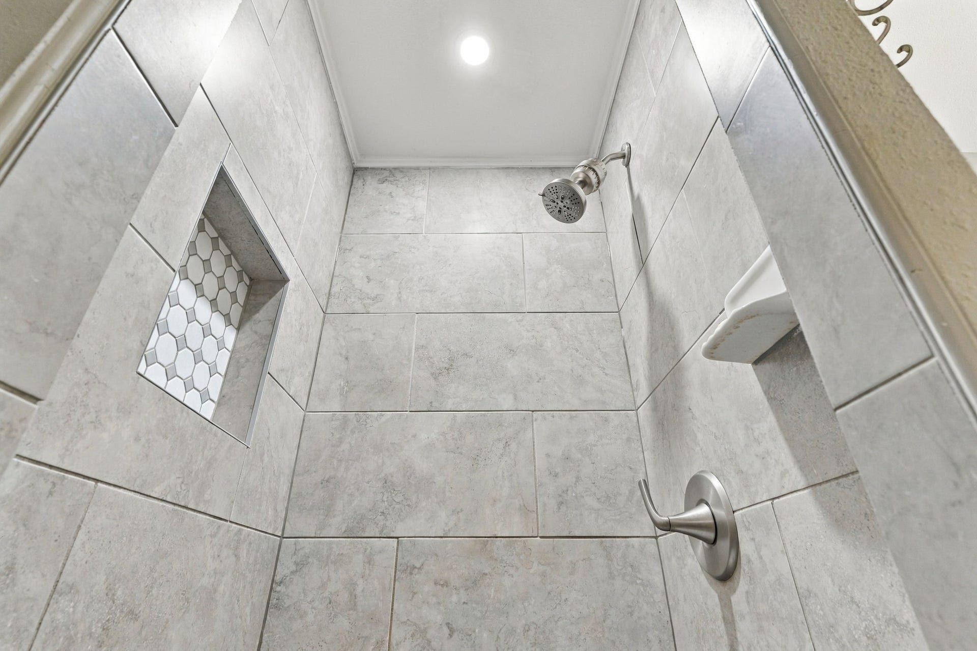 5747 Thrush Drive, Houston, TX 77033 5747 Thrush Drive, Houston, TX 77033