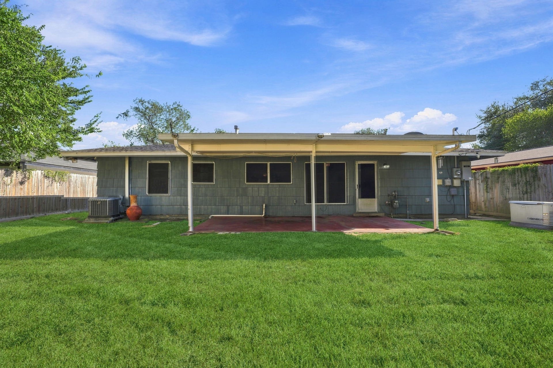 5747 Thrush Drive, Houston, TX 77033 5747 Thrush Drive, Houston, TX 77033
