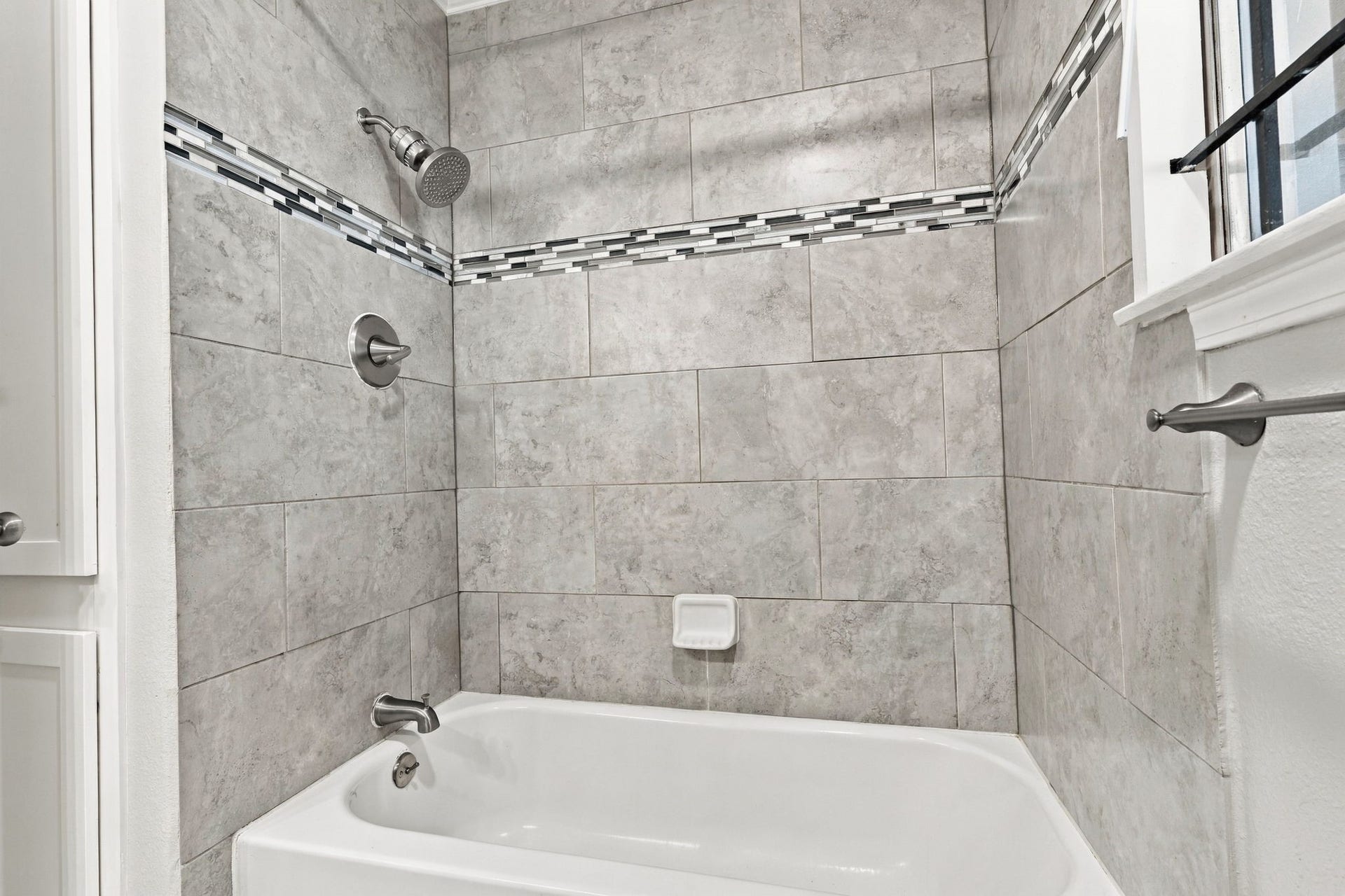 5747 Thrush Drive, Houston, TX 77033 5747 Thrush Drive, Houston, TX 77033