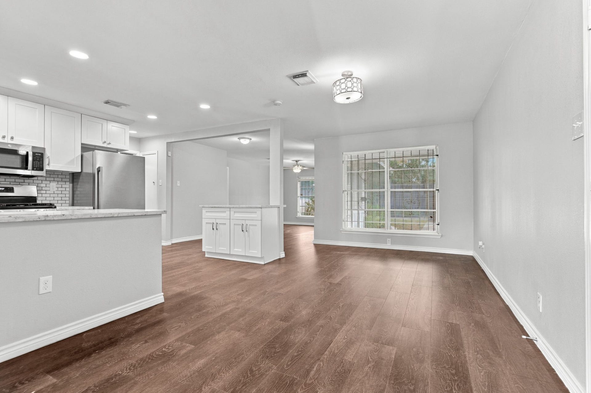 5747 Thrush Drive, Houston, TX 77033 5747 Thrush Drive, Houston, TX 77033