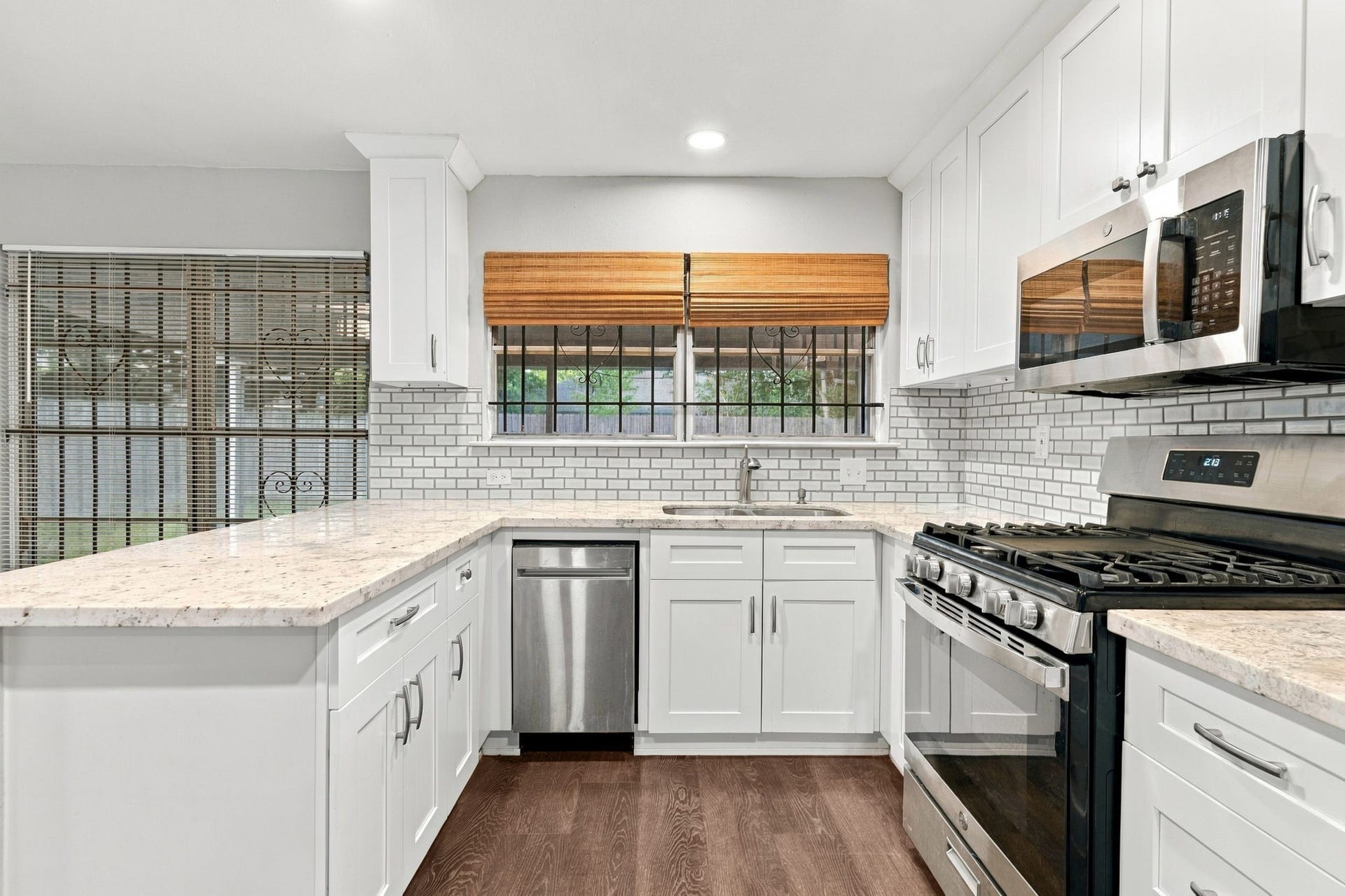 5747 Thrush Drive, Houston, TX 77033 5747 Thrush Drive, Houston, TX 77033
