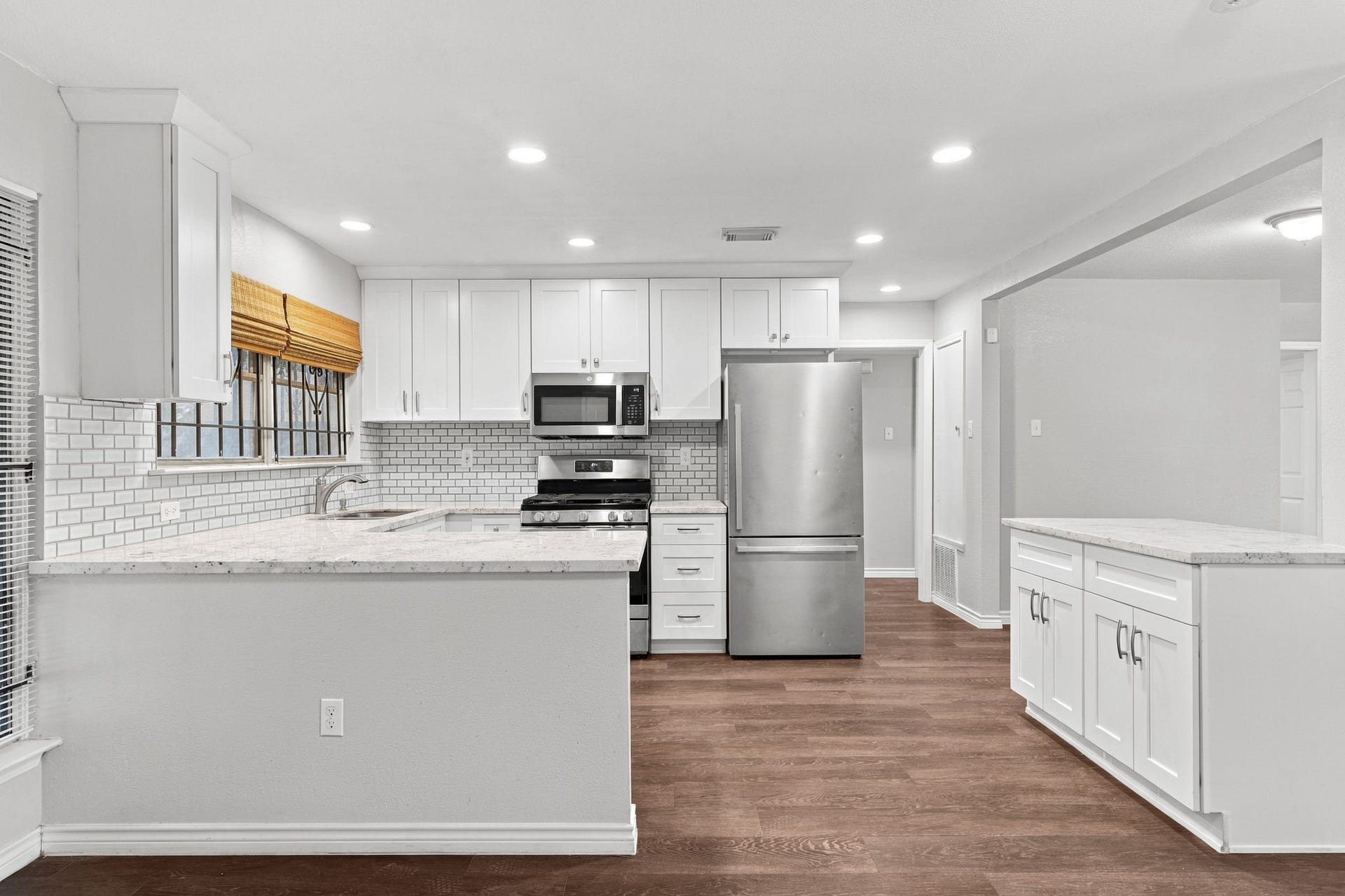 5747 Thrush Drive, Houston, TX 77033 5747 Thrush Drive, Houston, TX 77033