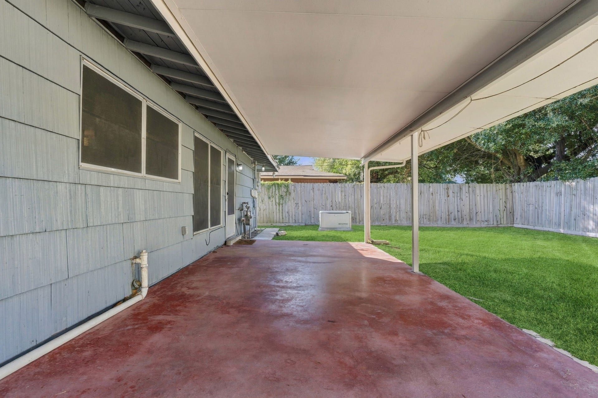5747 Thrush Drive, Houston, TX 77033 5747 Thrush Drive, Houston, TX 77033