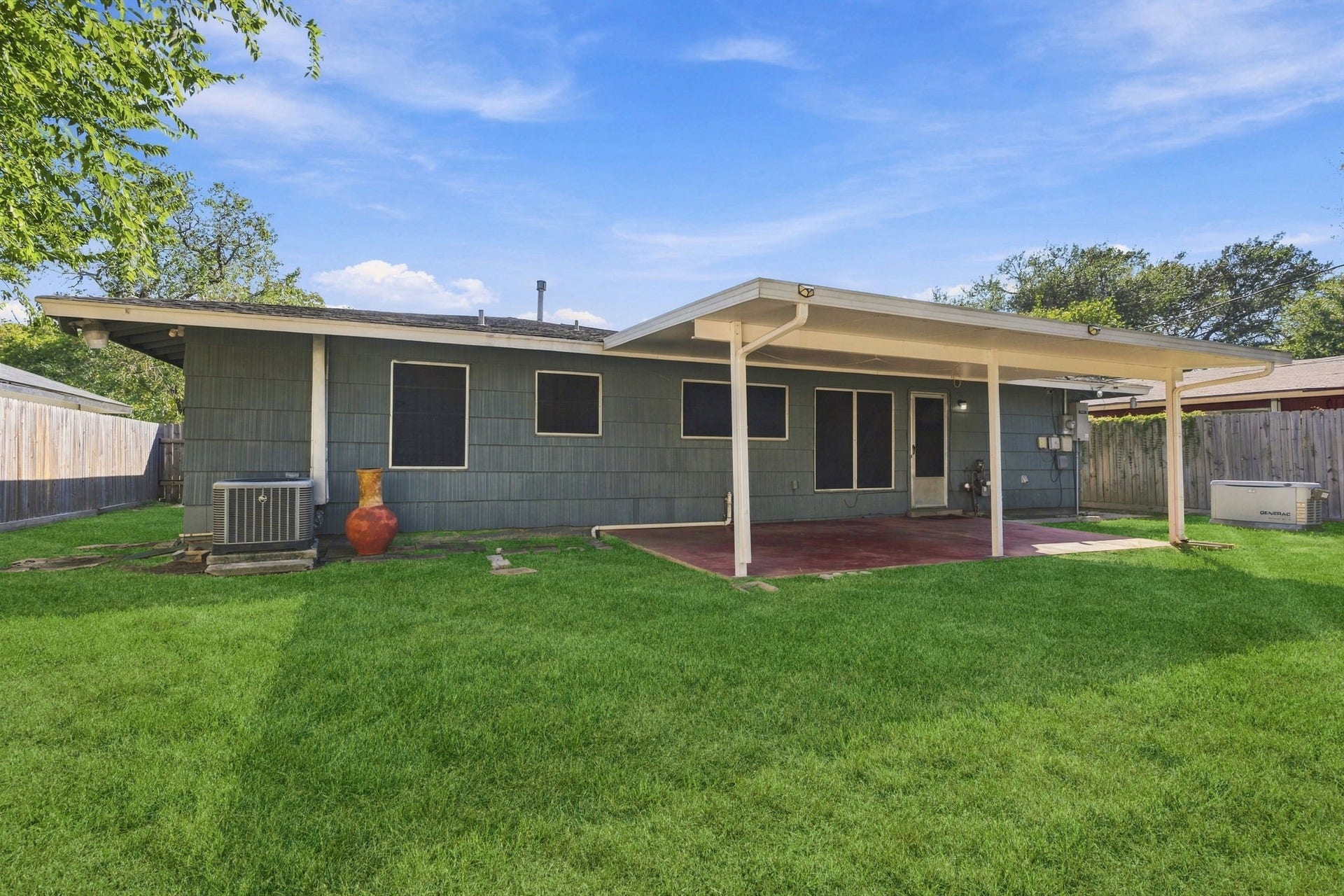 5747 Thrush Drive, Houston, TX 77033 5747 Thrush Drive, Houston, TX 77033