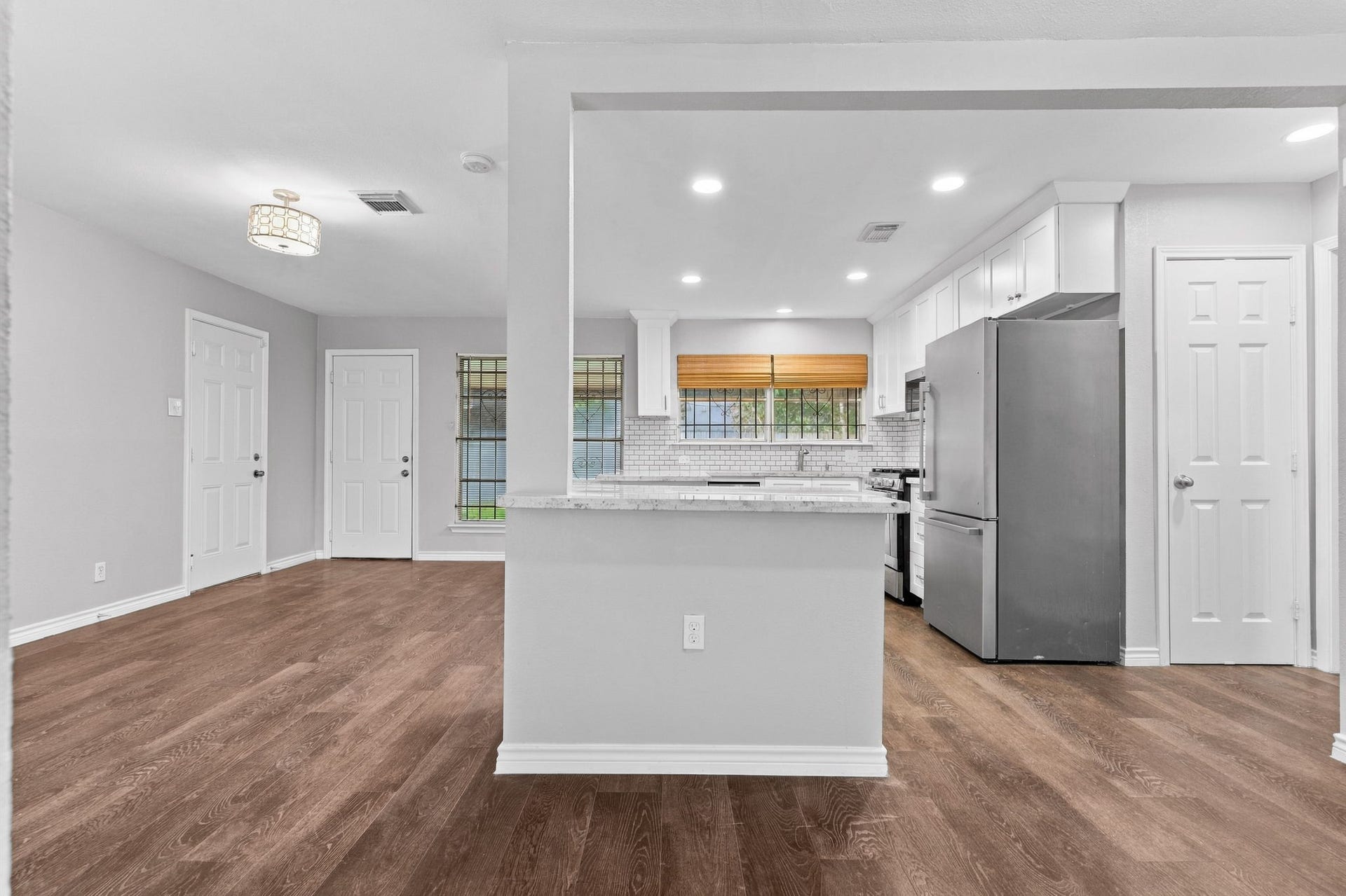 5747 Thrush Drive, Houston, TX 77033 5747 Thrush Drive, Houston, TX 77033