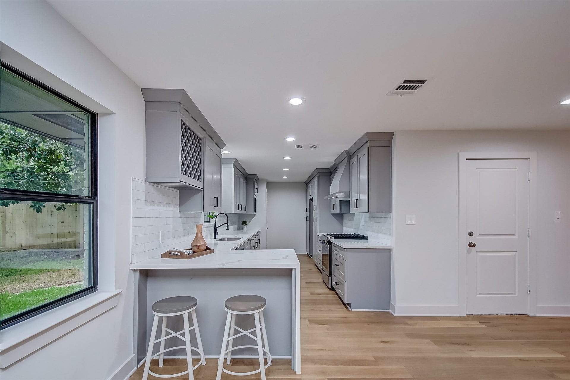 3515 Mona Lee Lane, Houston, TX 77080 3515 Mona Lee Lane, Houston, TX 77080