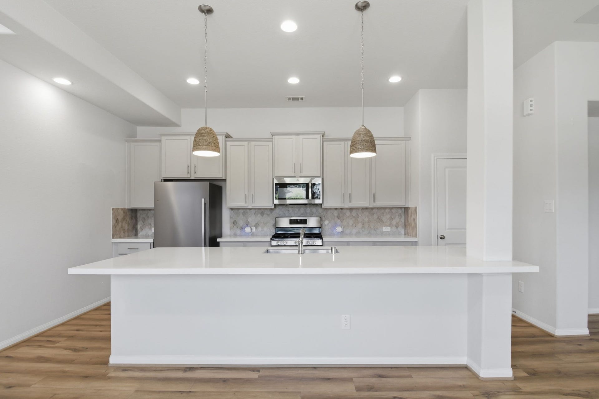402 Alex Arbor Way Way, Conroe, TX 77301 Quartz counter tops in kitchen