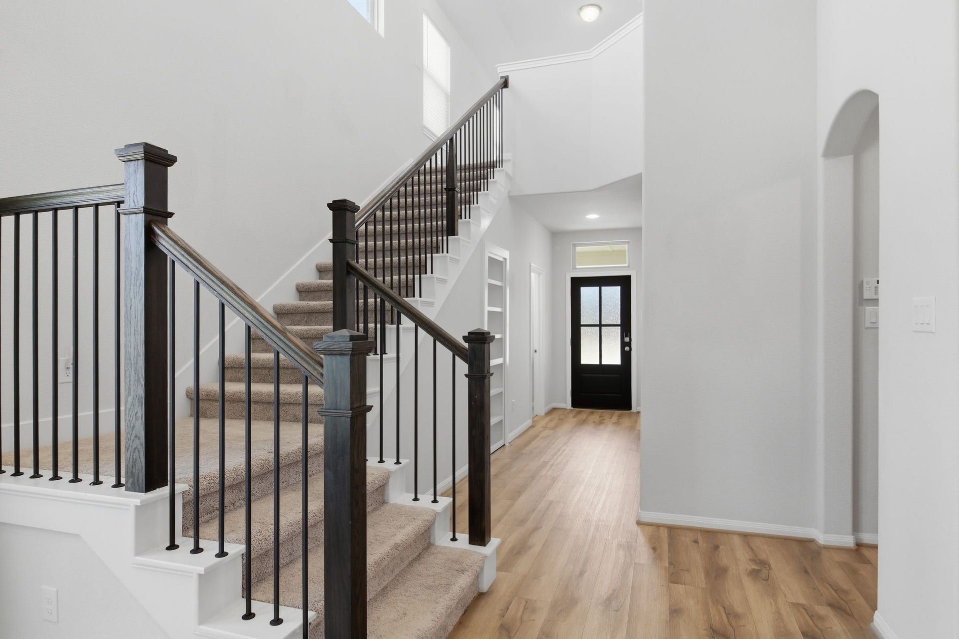 402 Alex Arbor Way Way, Conroe, TX 77301 Staircase to 2nd floor