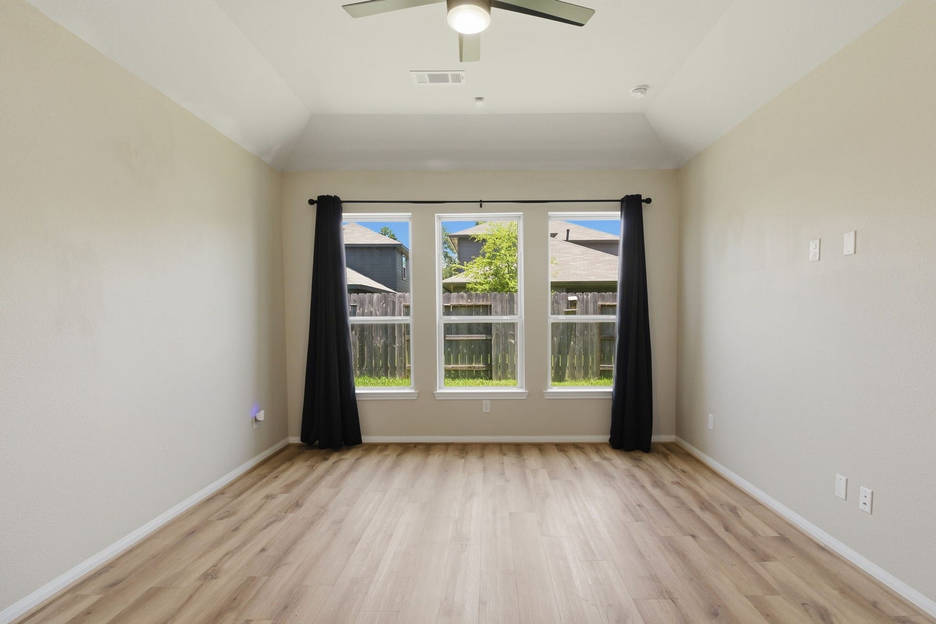 402 Alex Arbor Way Way, Conroe, TX 77301 Primary bedroom