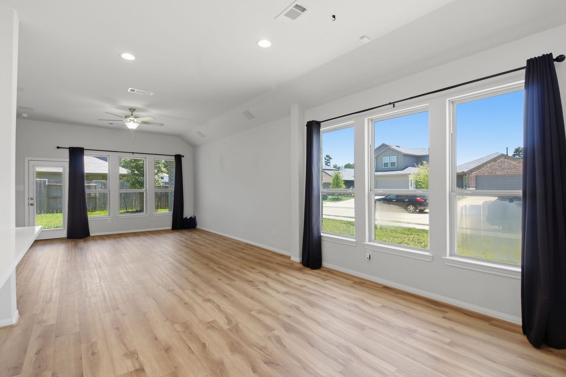 402 Alex Arbor Way Way, Conroe, TX 77301 dining area open to living room