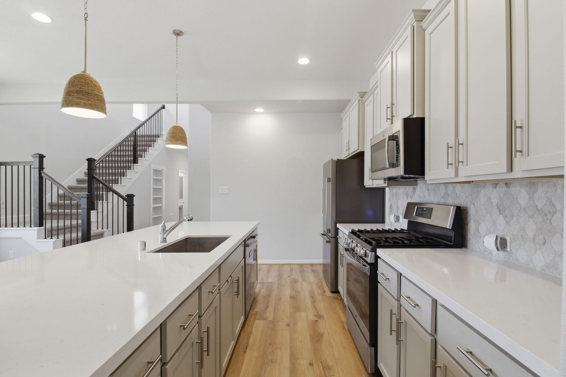 402 Alex Arbor Way Way, Conroe, TX 77301 Kitchen with stainless steel appliances