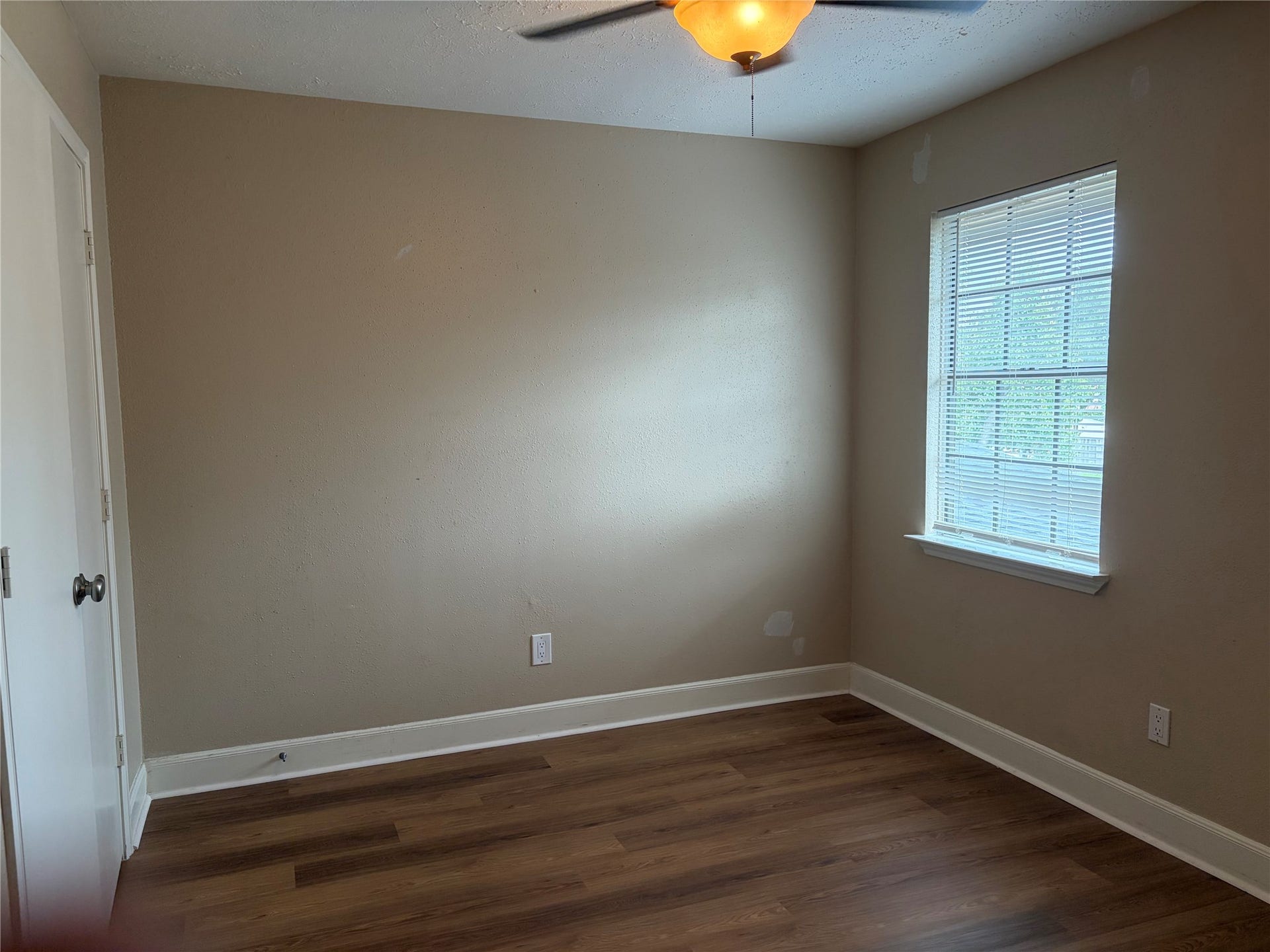 3510 Greenwood Dr Drive, Sugar Land, TX 77478 One of the secondary bedrooms, complete with ceiling fan!