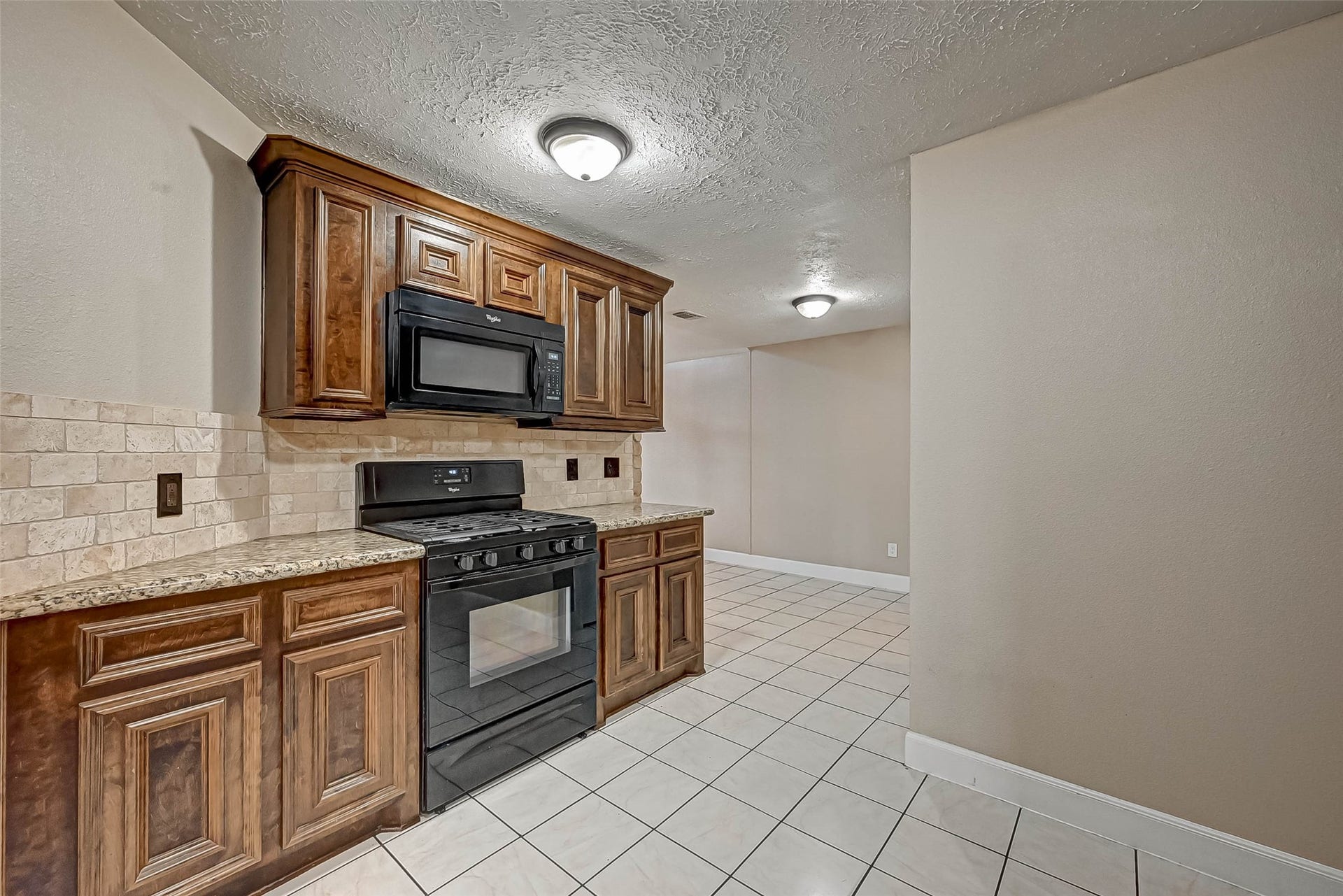 3510 Greenwood Dr Drive, Sugar Land, TX 77478 Such beautiful details! A breakfast area is located just off the kitchen.