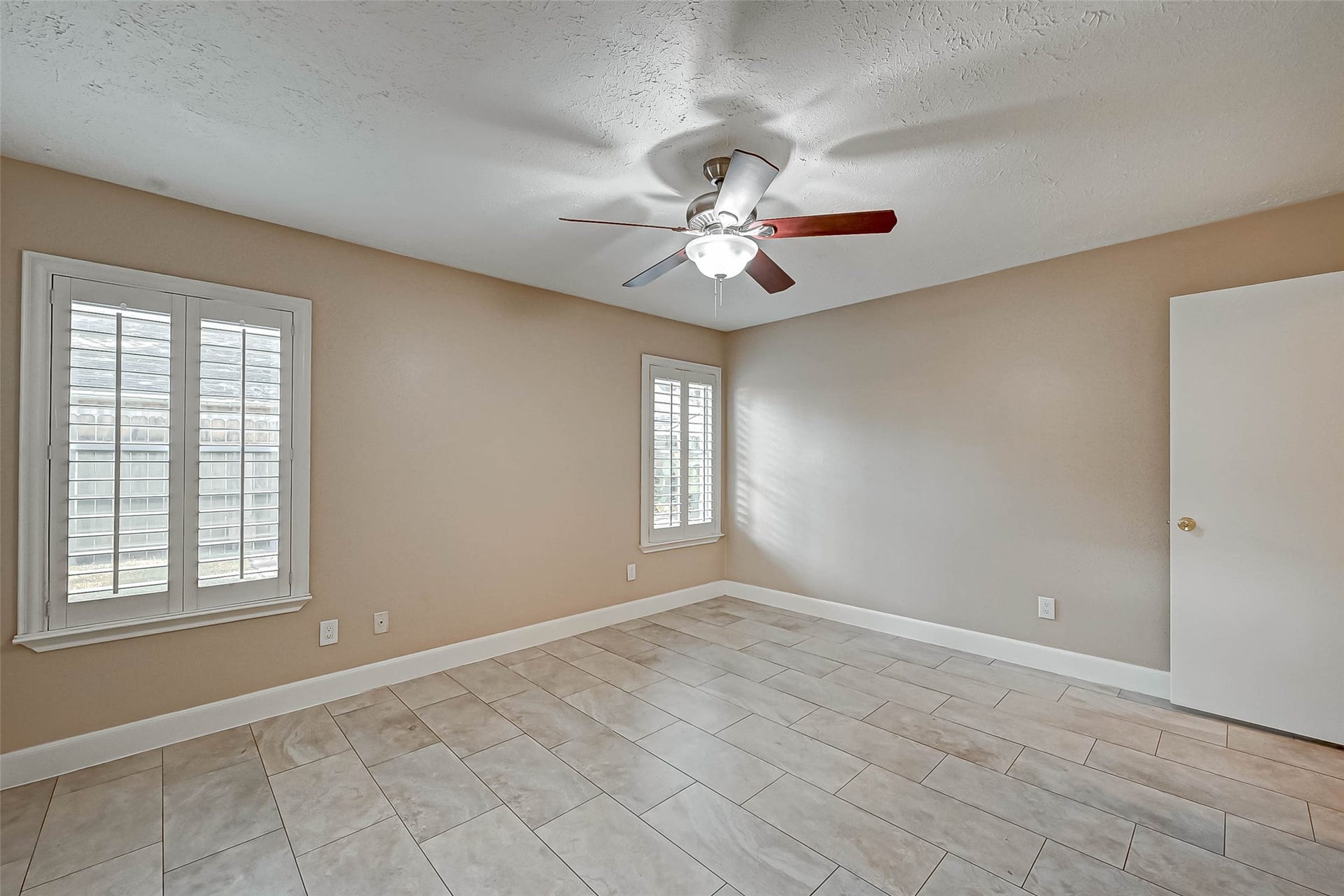 3510 Greenwood Dr Drive, Sugar Land, TX 77478 Another view of the primary bedroom, and there's a roomy walk-in closet too!