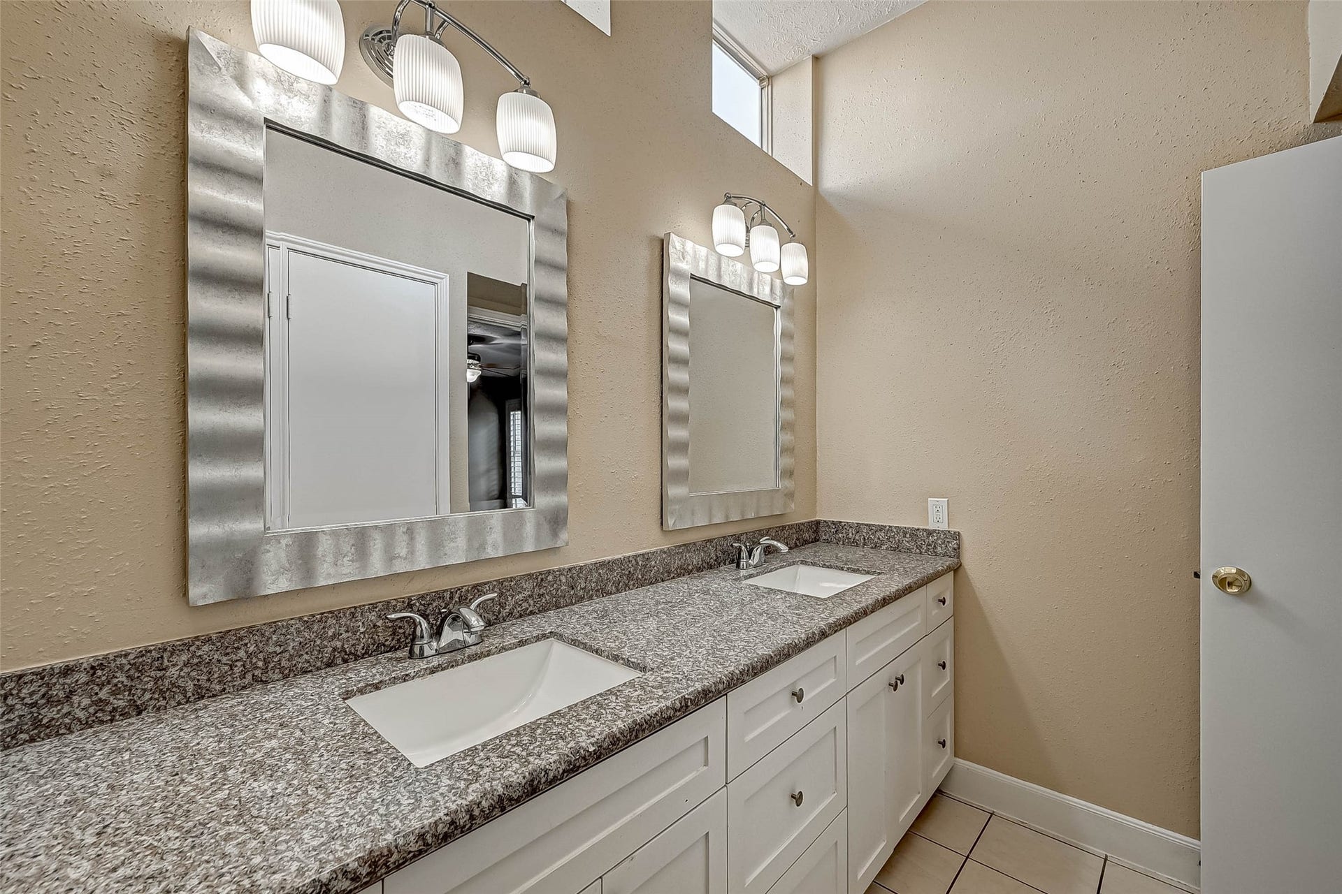 3510 Greenwood Dr Drive, Sugar Land, TX 77478 It also features a double vanity plus gorgeous mirrors and updated lighting!