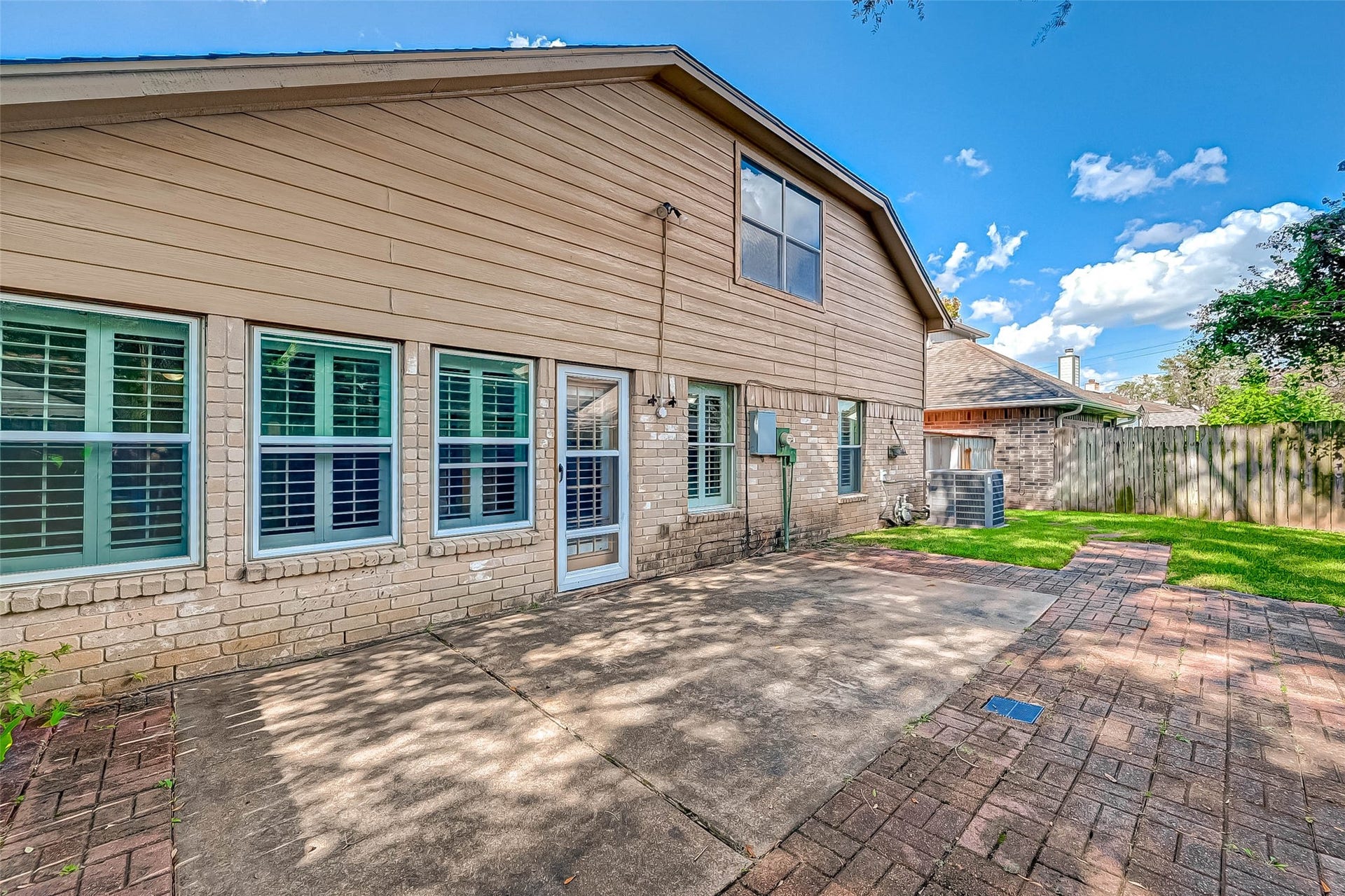 3510 Greenwood Dr Drive, Sugar Land, TX 77478 Look at all the space on this patio!