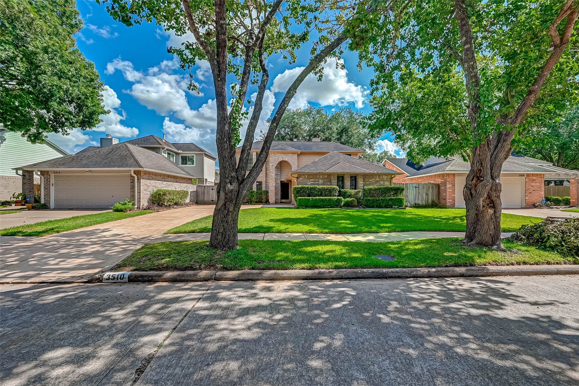 3510 Greenwood Dr Drive, Sugar Land, TX 77478 What great curb appeal, and short walkng distance to Lost Creek Park and community pool!